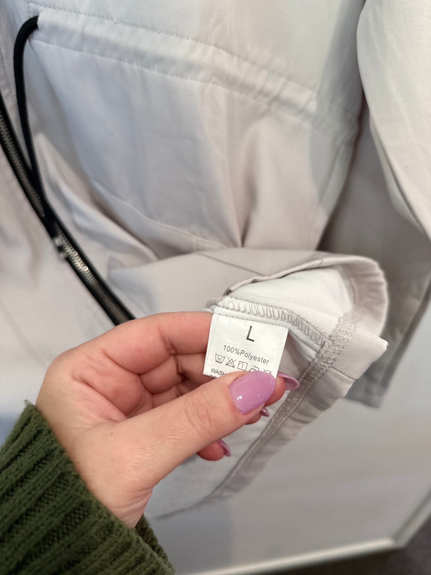 Hooded Zip-up Windbreaker Size L | U/Arm to U/Arm 60cm