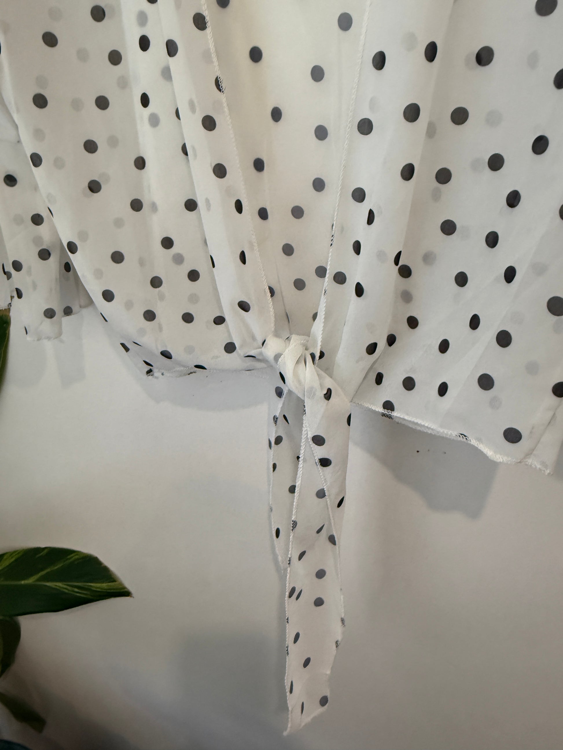 Brand Unknown Tie-front Cropped Top Size U/Arm to U/Arm 45cm