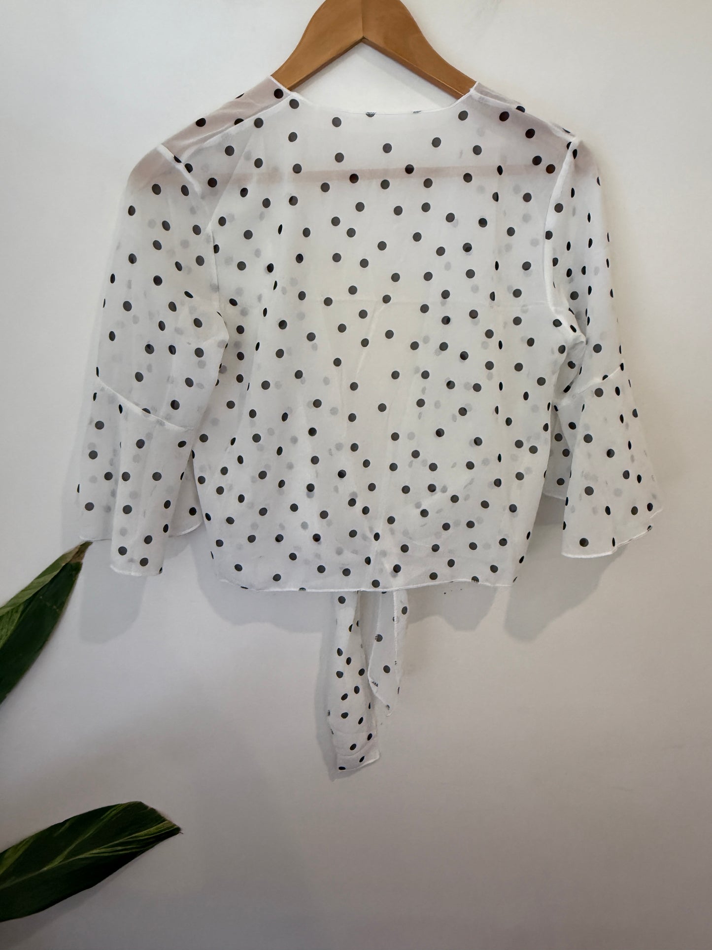Brand Unknown Tie-front Cropped Top Size U/Arm to U/Arm 45cm