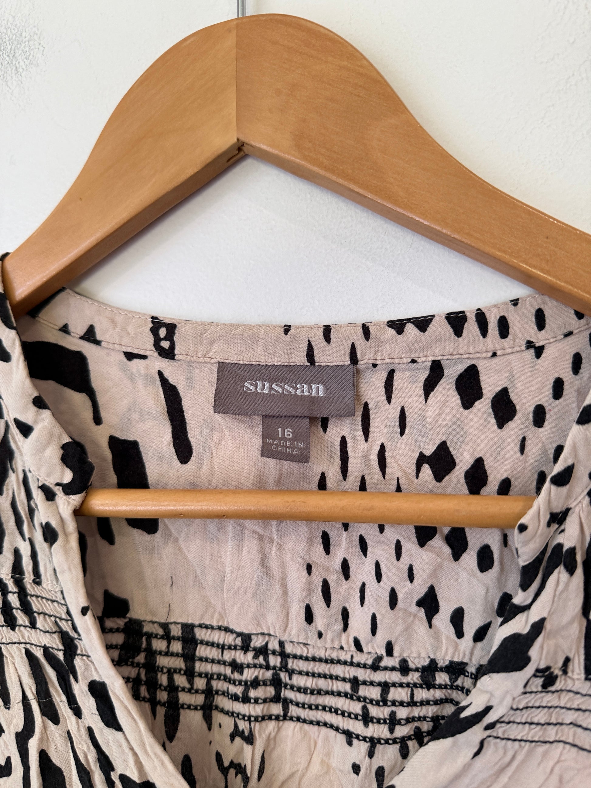 Sussan Animal-print V-neck Shirt Size 16