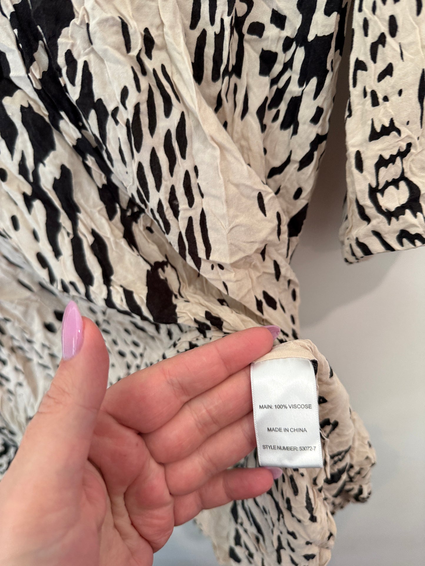 Sussan Animal-print V-neck Shirt Size 16
