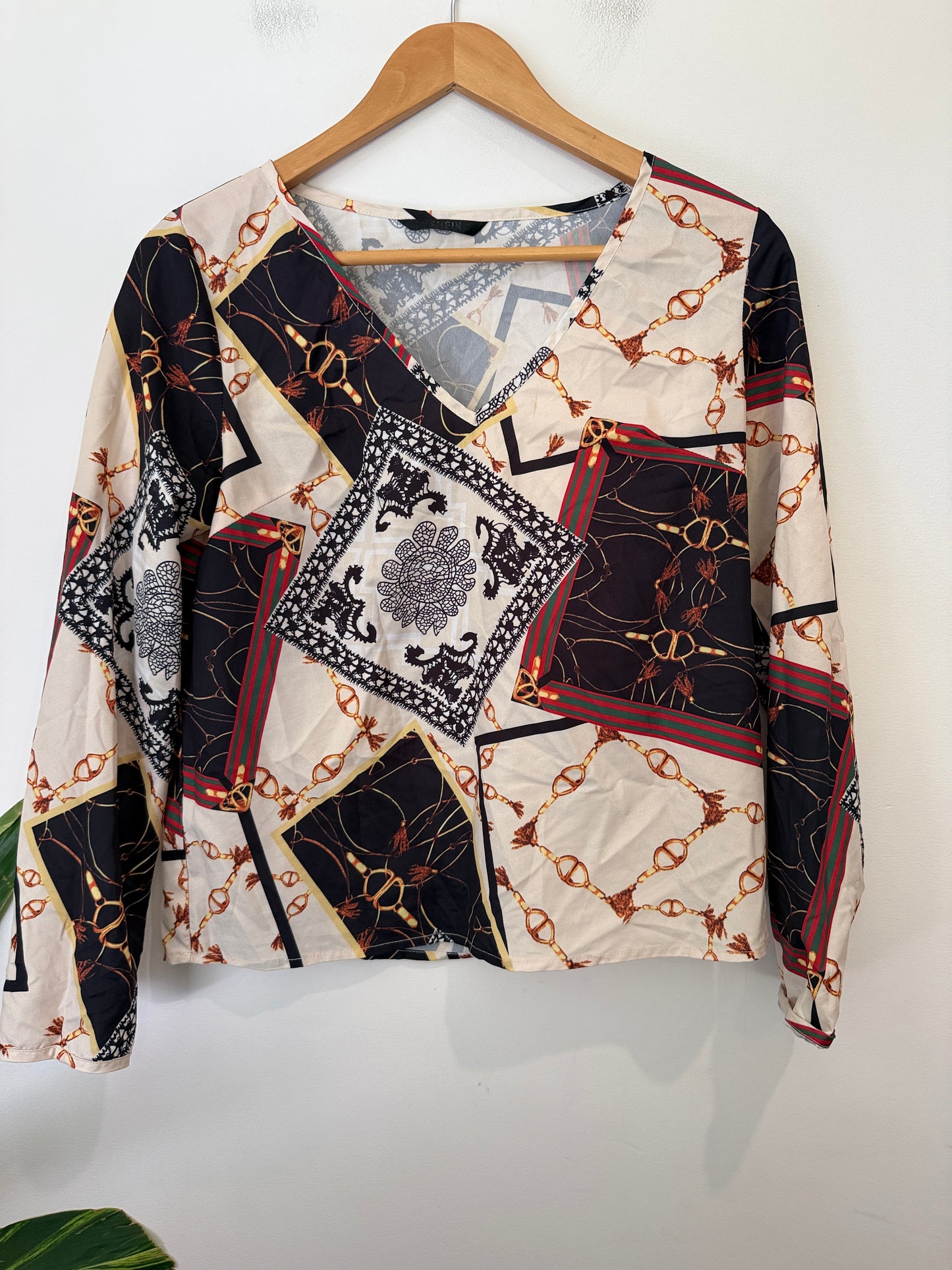 Shein Long-sleeve V-neck Top Size U/Arm to U/Arm 47cm