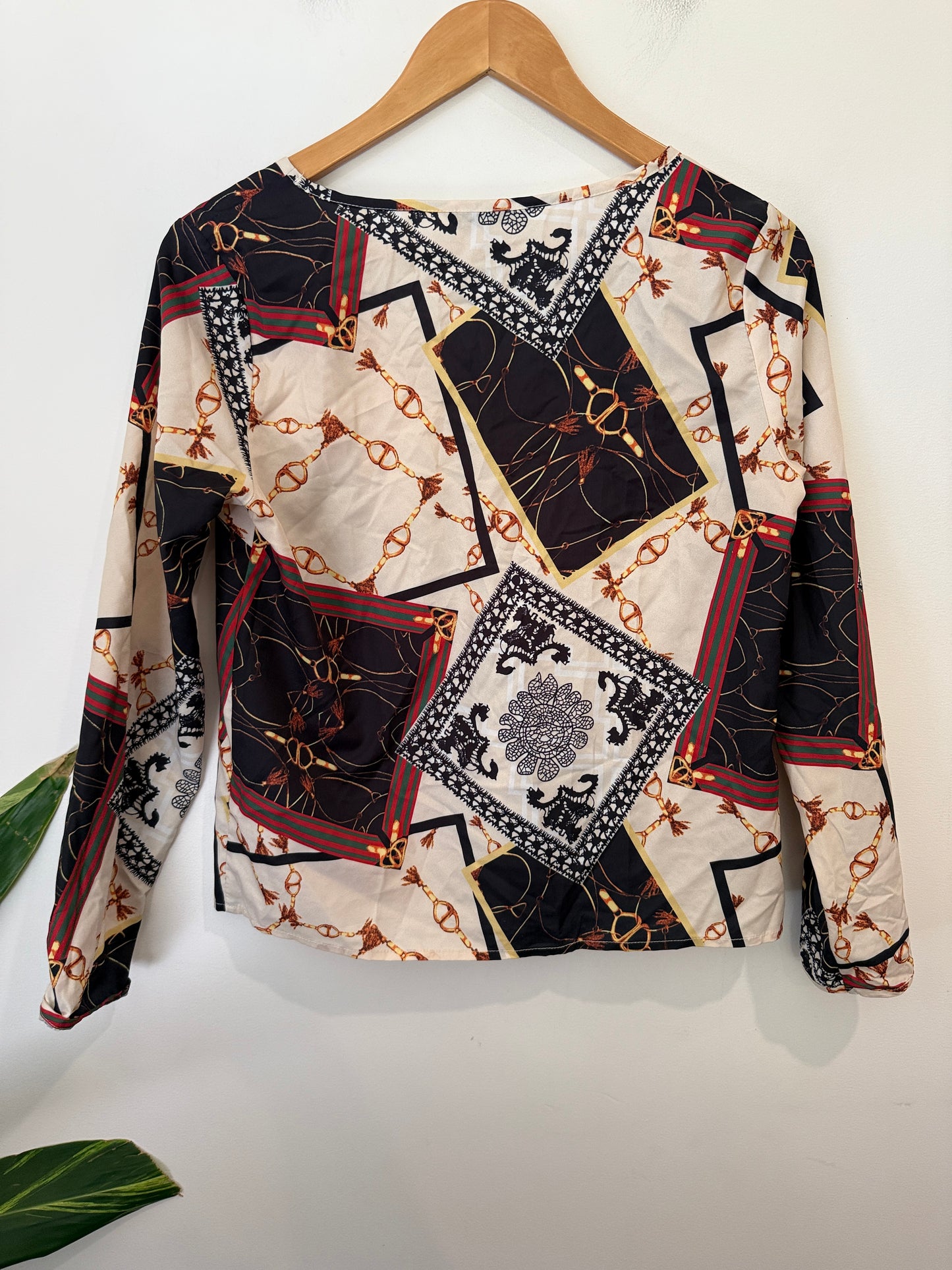 Shein Long-sleeve V-neck Top Size U/Arm to U/Arm 47cm