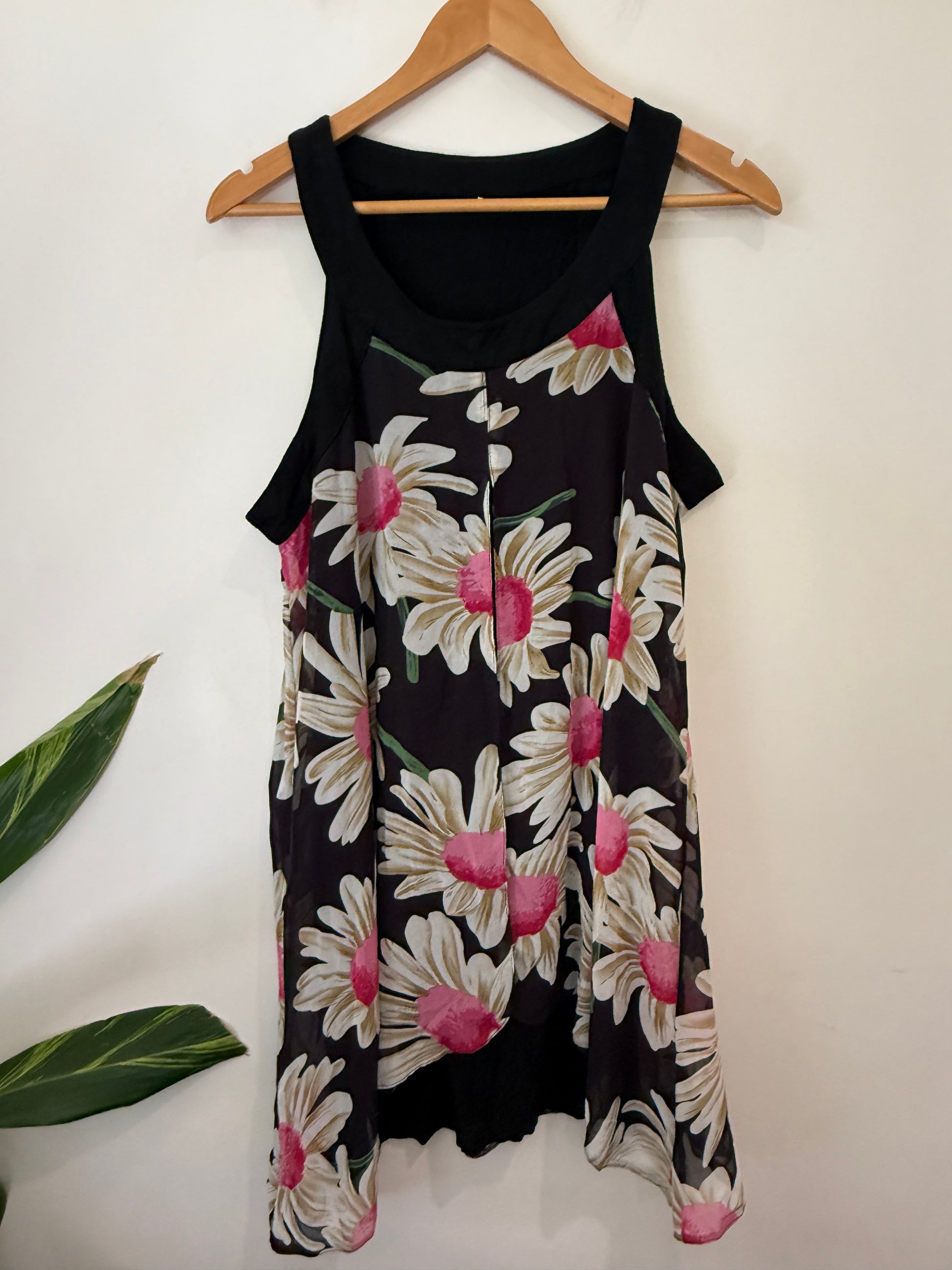 Brand Unknown Floral Sleeveless Tunic Top Size U/Arm to U/Arm 55cm
