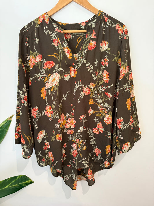 Whistle Floral V-neck Shirt Size U/Arm to U/Arm 59cm