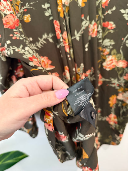 Whistle Floral V-neck Shirt Size U/Arm to U/Arm 59cm