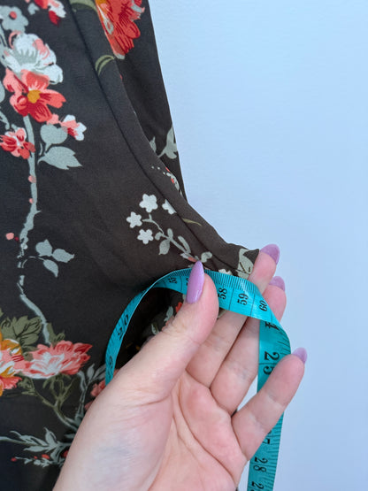 Whistle Floral V-neck Shirt Size U/Arm to U/Arm 59cm