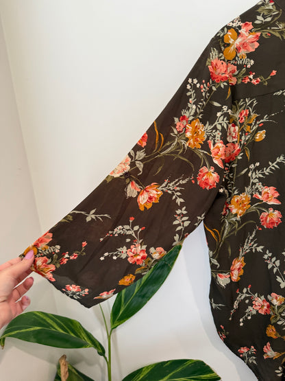 Whistle Floral V-neck Shirt Size U/Arm to U/Arm 59cm