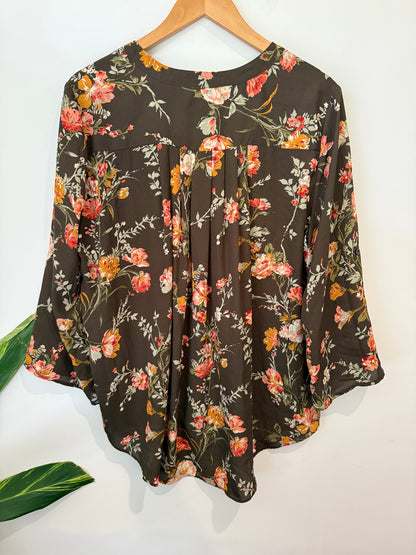 Whistle Floral V-neck Shirt Size U/Arm to U/Arm 59cm