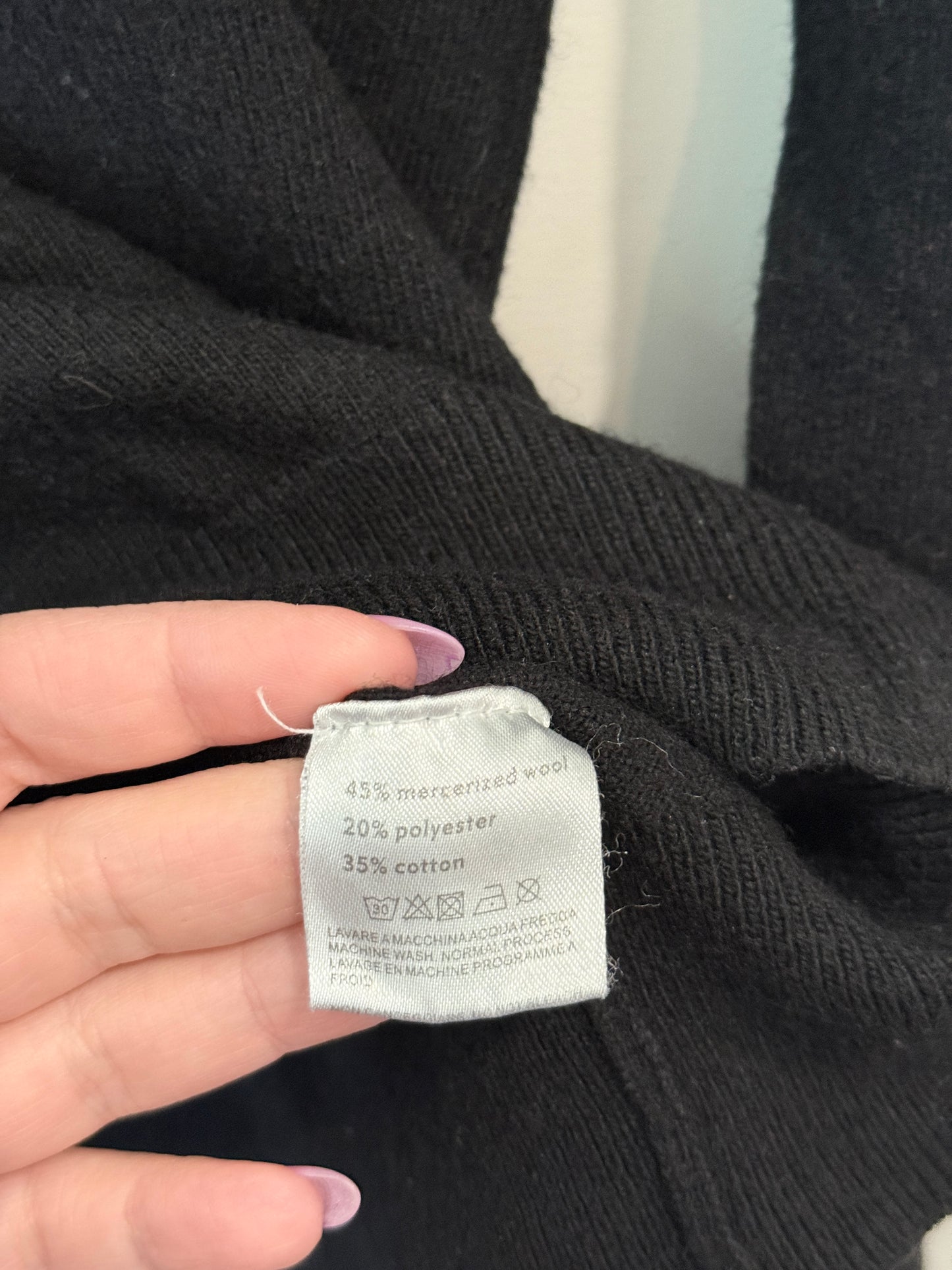 Lacoste V-neck Sweater Size U/Arm to U/Arm 49cm