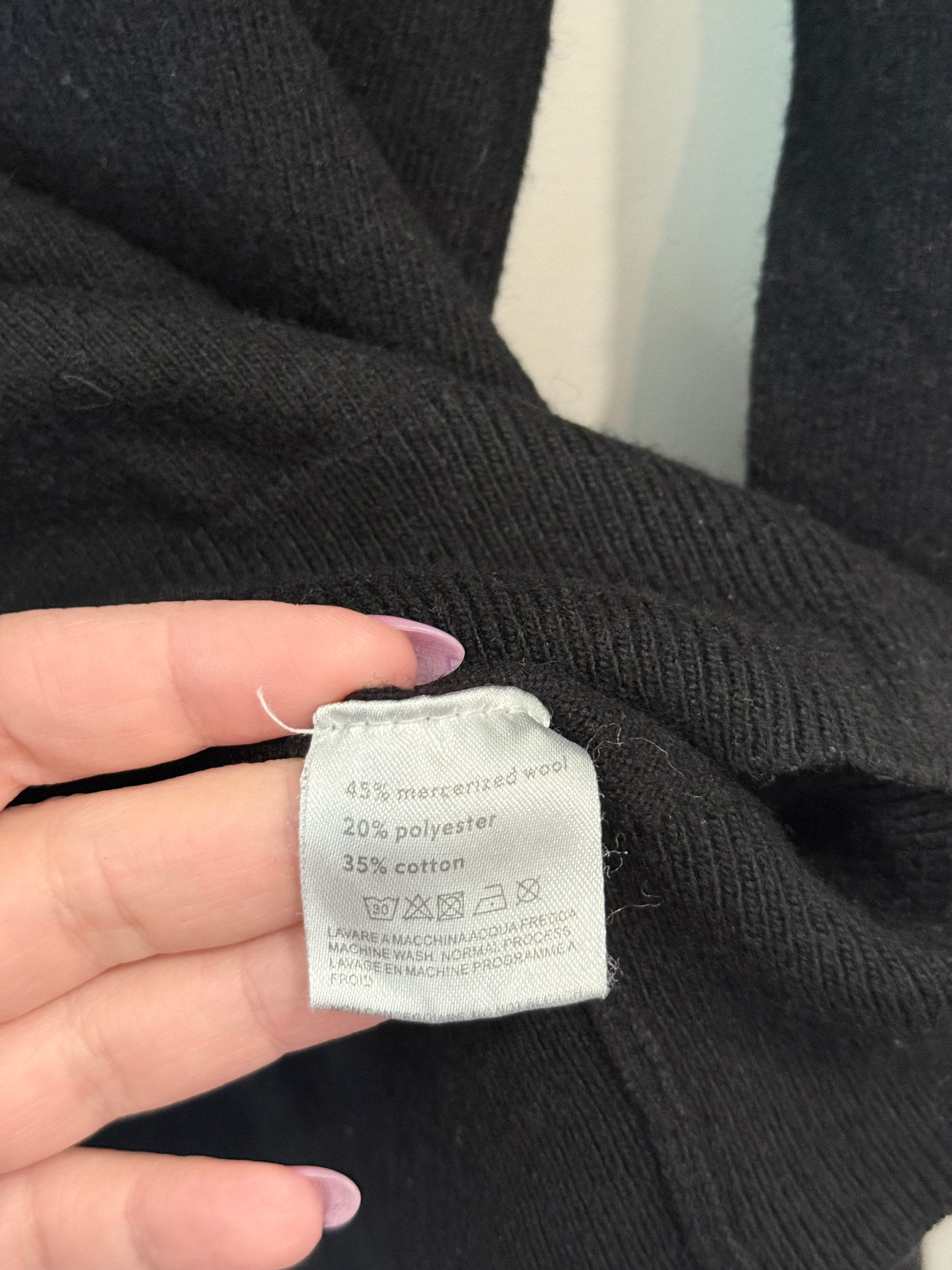 Lacoste V-neck Sweater Size U/Arm to U/Arm 49cm