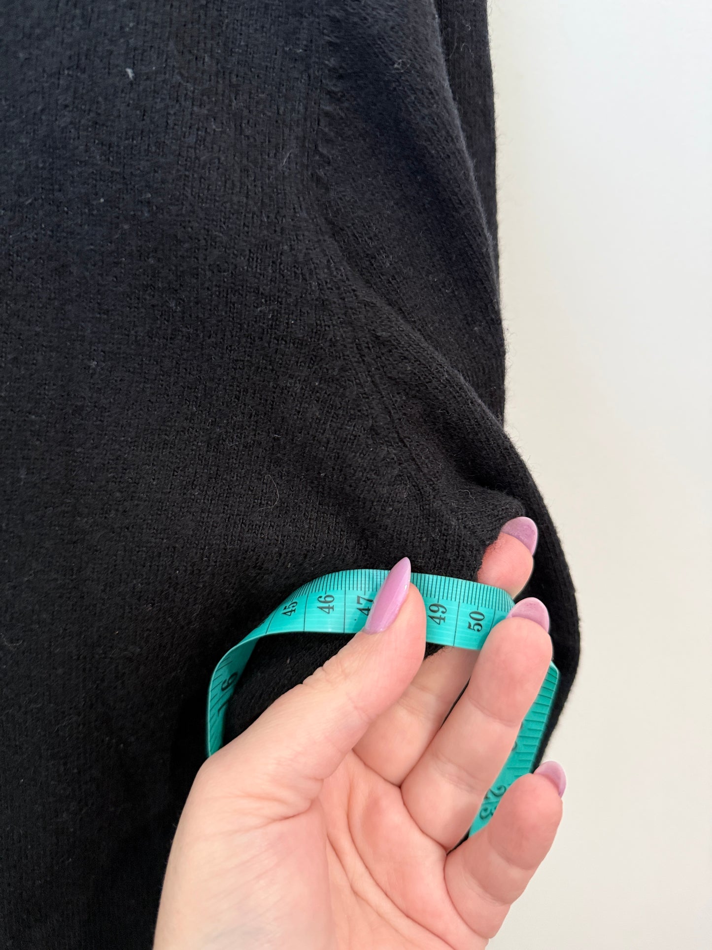 Lacoste V-neck Sweater Size U/Arm to U/Arm 49cm