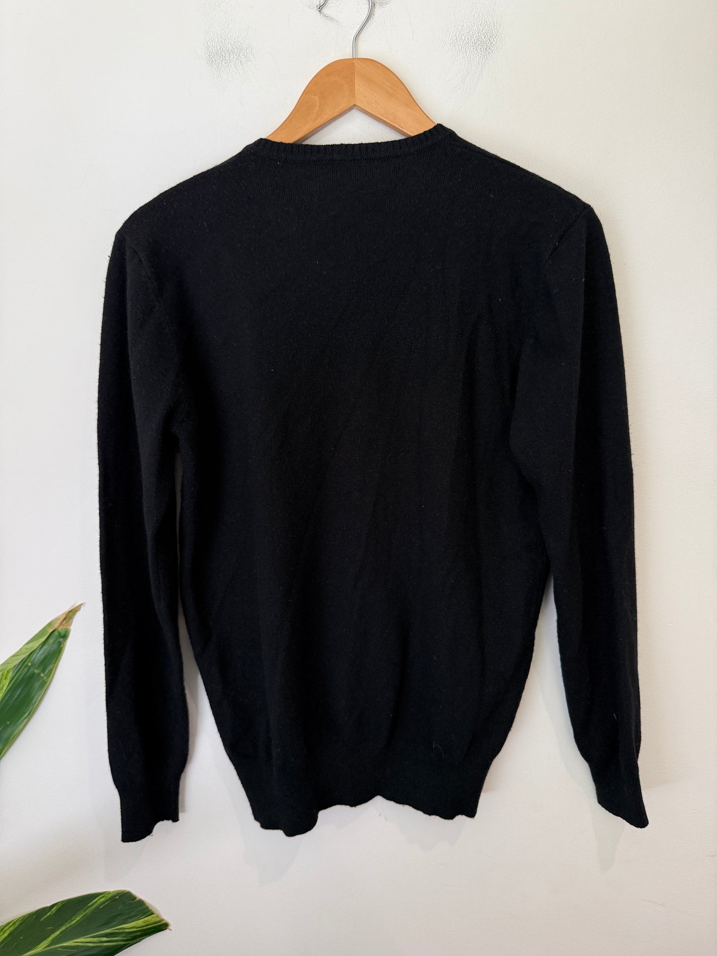 Lacoste V-neck Sweater Size U/Arm to U/Arm 49cm