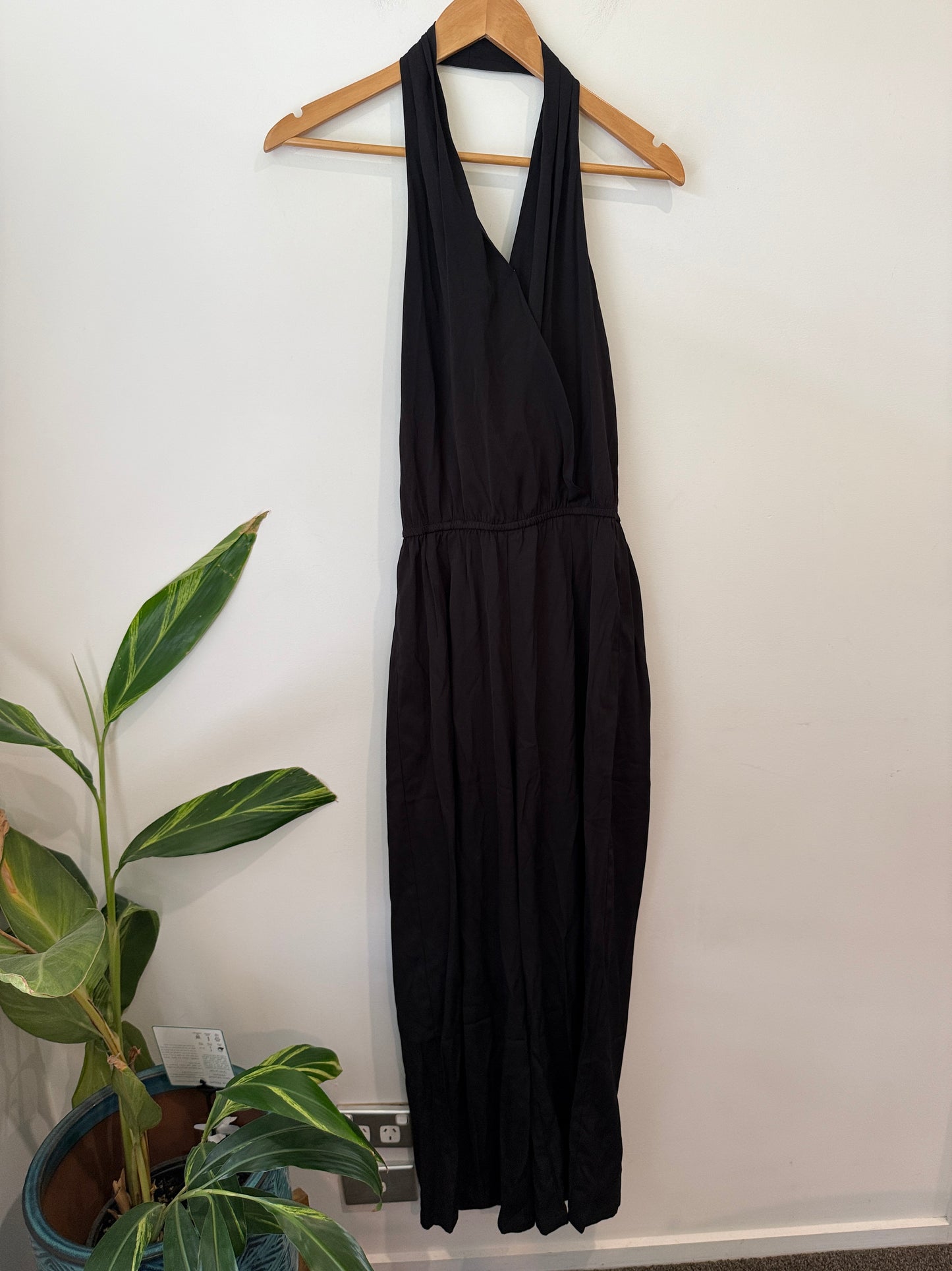Nevahu Halterneck Jumpsuit Size M | U/Arm to U/Arm 37cm | Waist 104cm