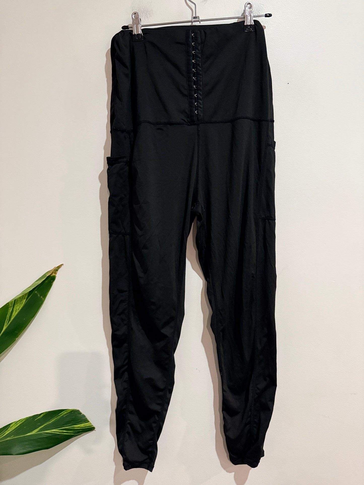 Brand Unknown Activewear Pants Size Waist 70cm
