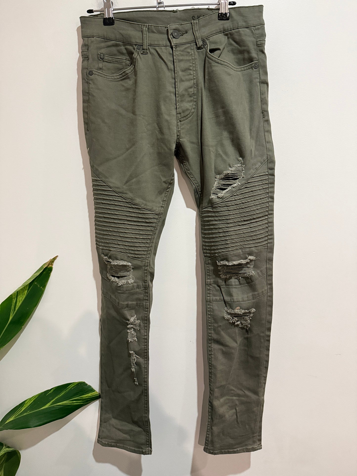 Divided Size 28 Skinny Distressed Jeans