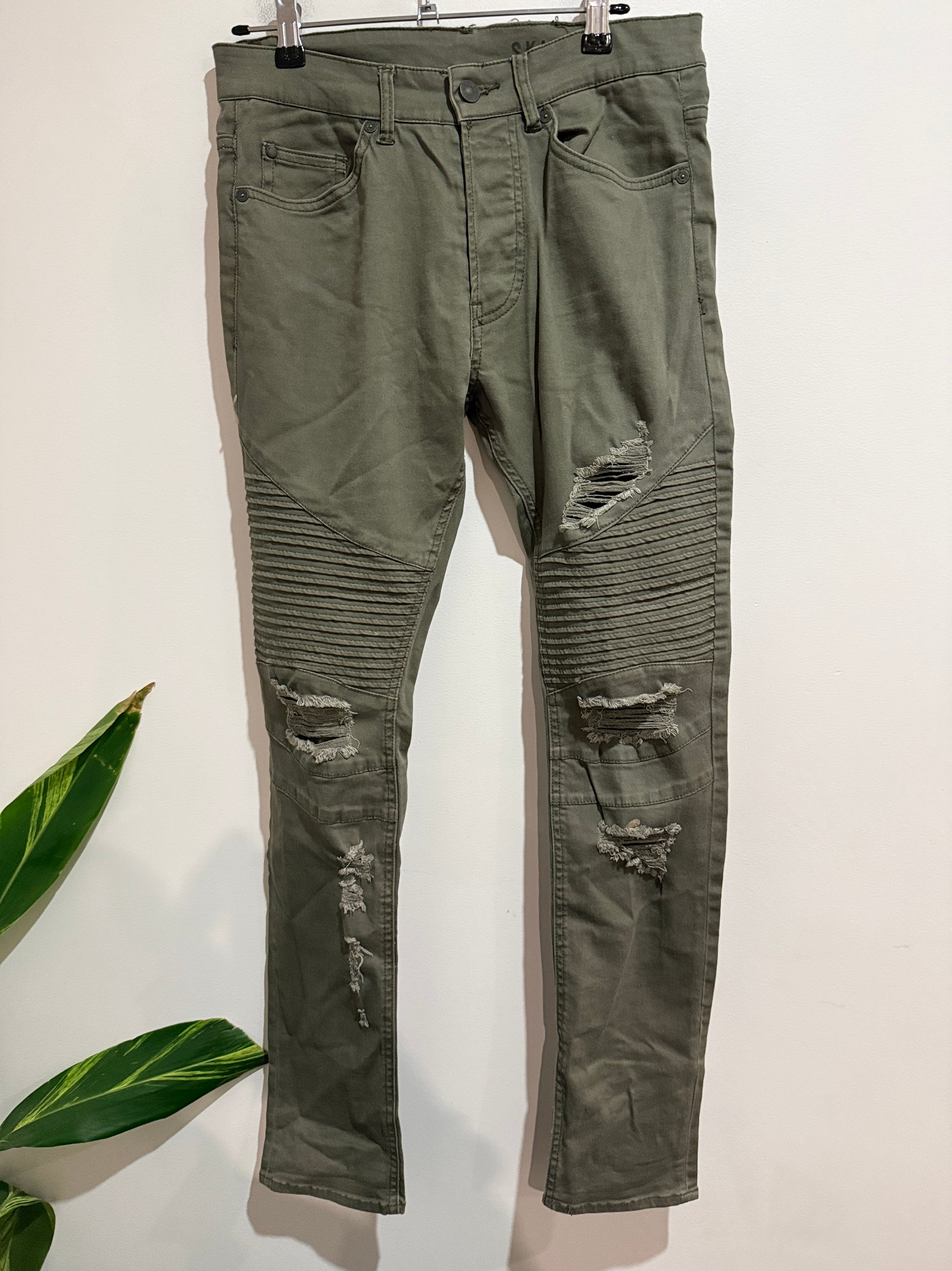 Divided Size 28 Skinny Distressed Jeans