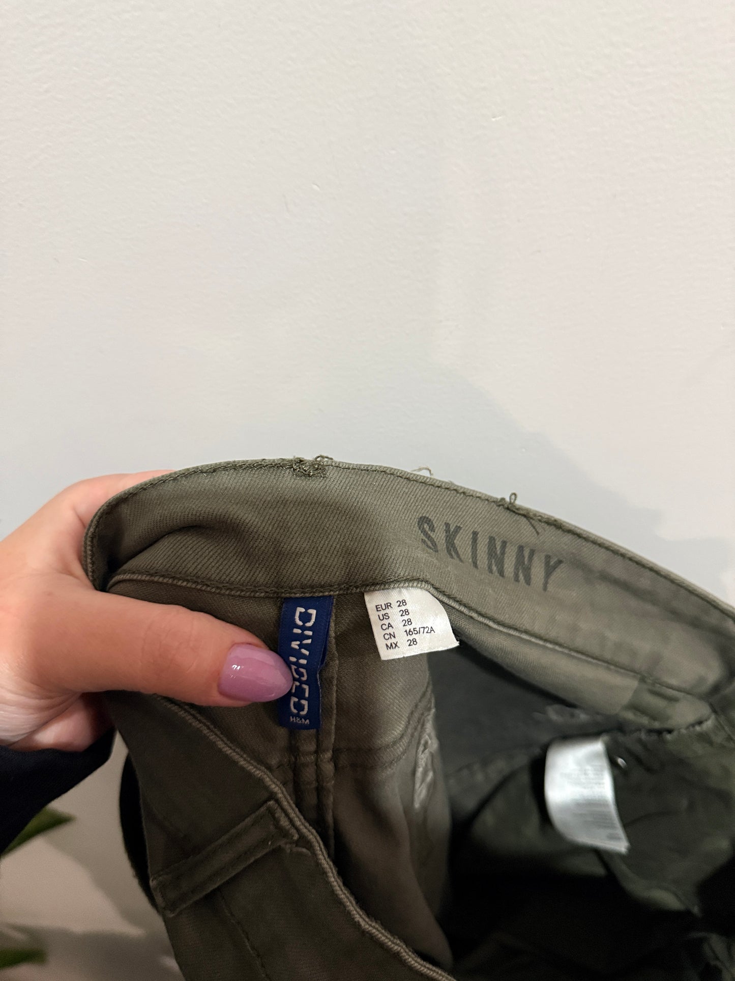 Divided Size 28 Skinny Distressed Jeans