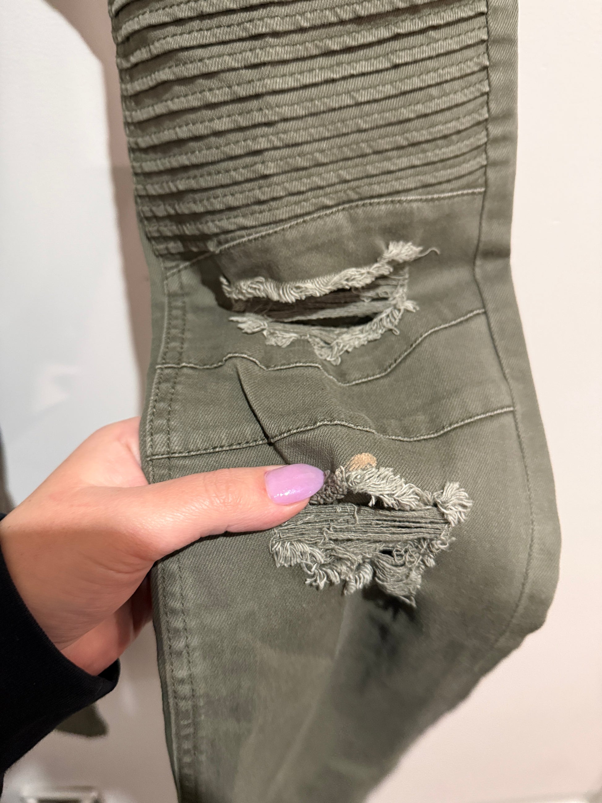 Divided Size 28 Skinny Distressed Jeans
