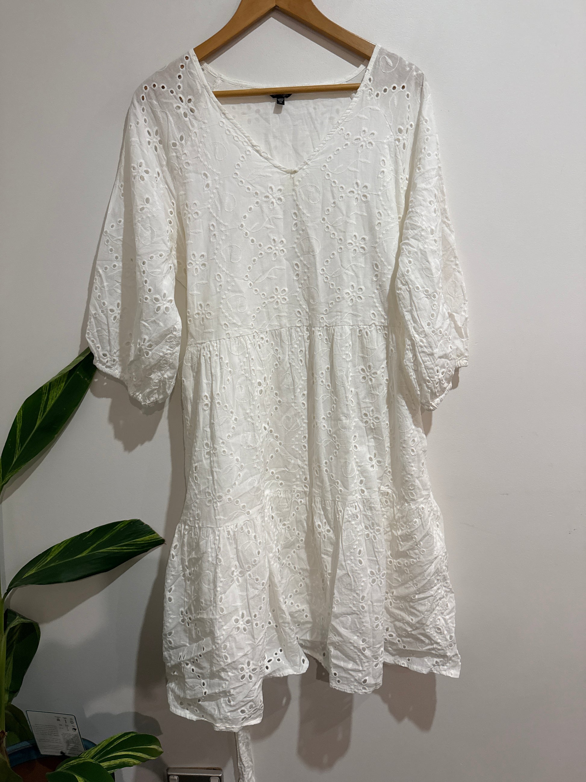 Emerge Size 16 Broderie Tiered Dress