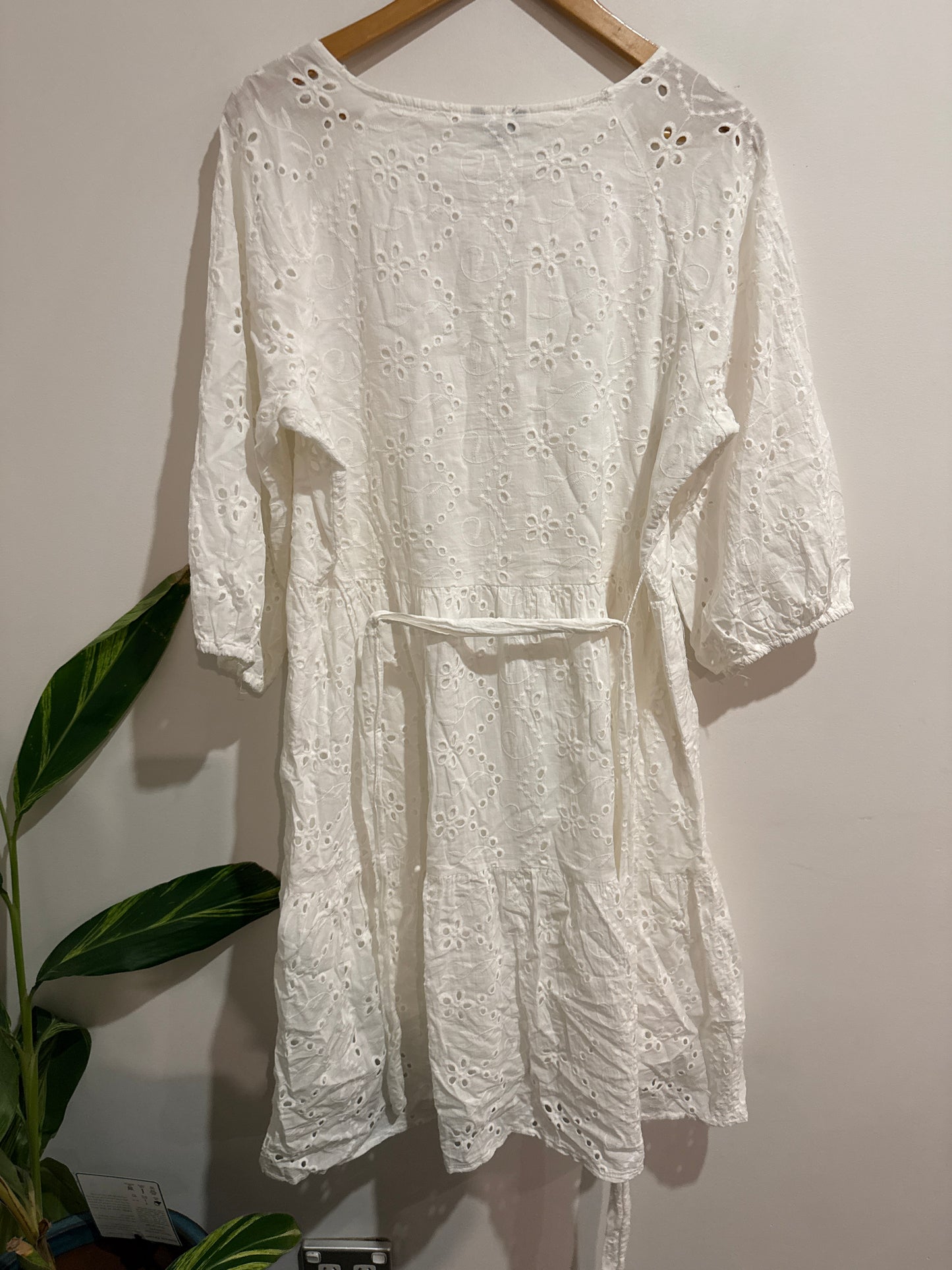 Emerge Size 16 Broderie Tiered Dress
