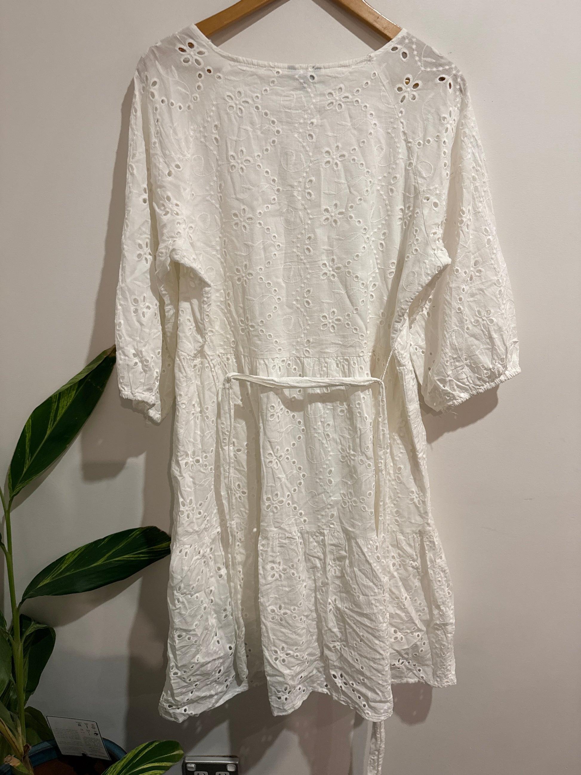 Emerge Size 16 Broderie Tiered Dress