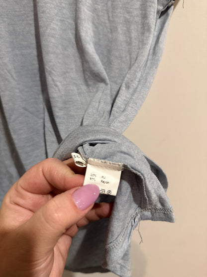 Chic a Booti Size M Crew Neck Top