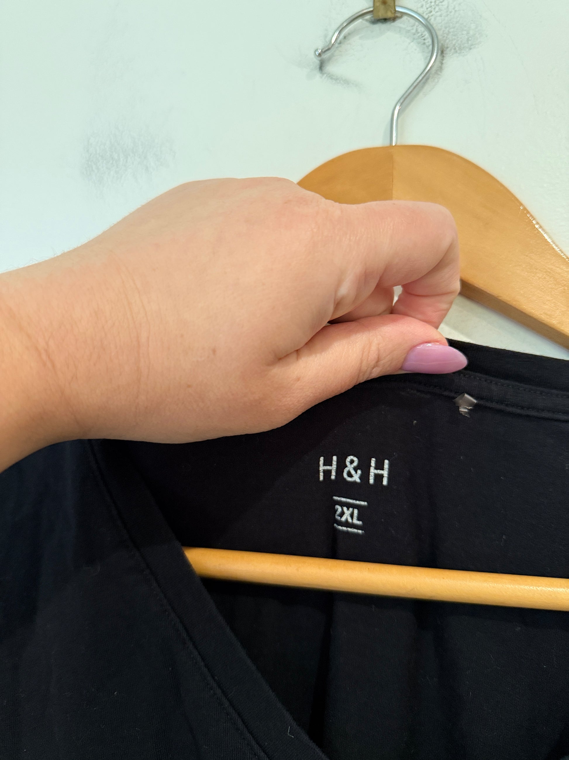 H & H Long-sleeve V-neck T-shirt Size 2XL