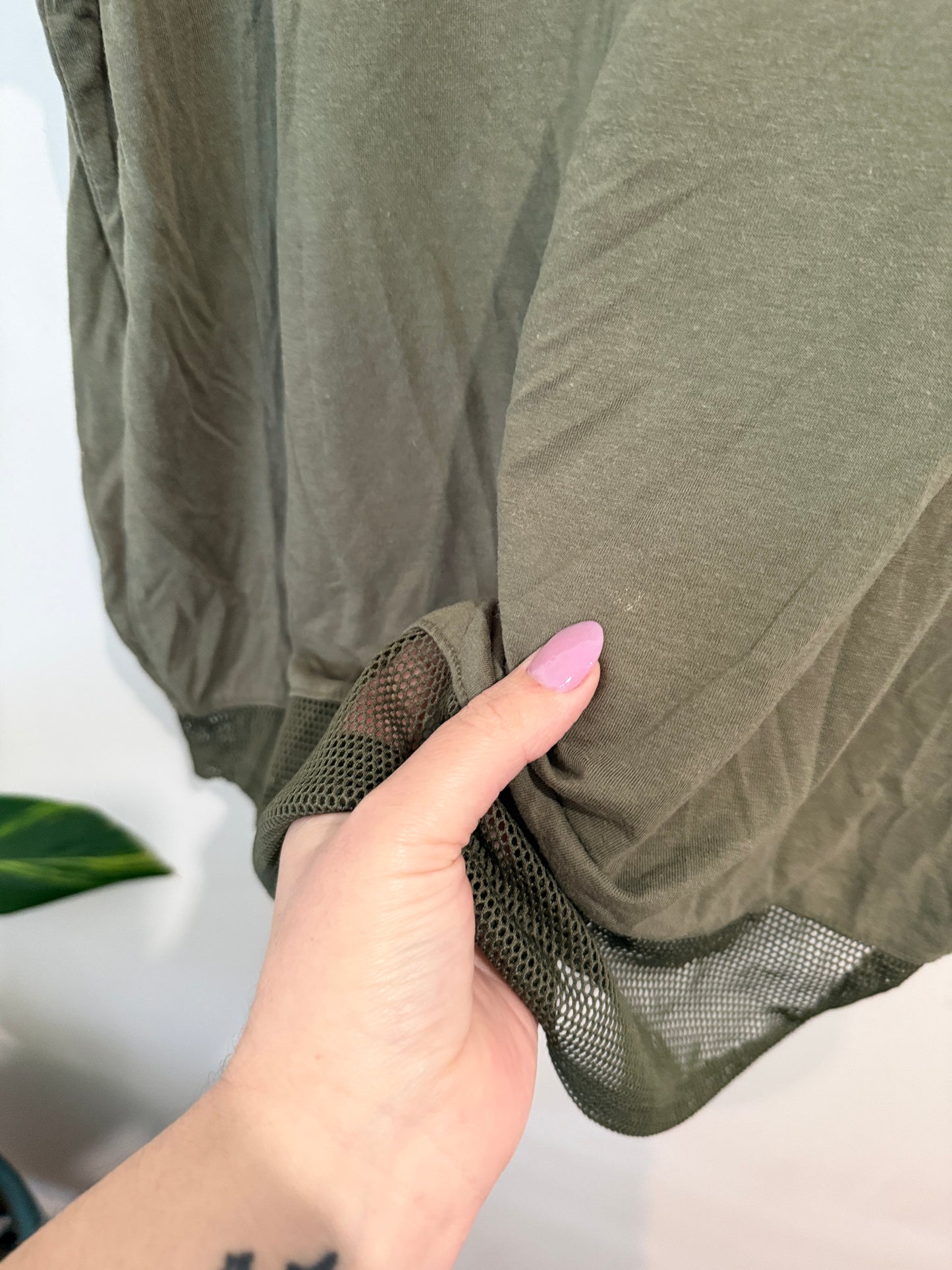 Brand Unknown Sleeveless Tank Top Size U/Arm to U/Arm 56cm