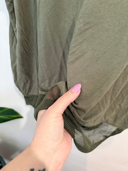 Brand Unknown Sleeveless Tank Top Size U/Arm to U/Arm 56cm