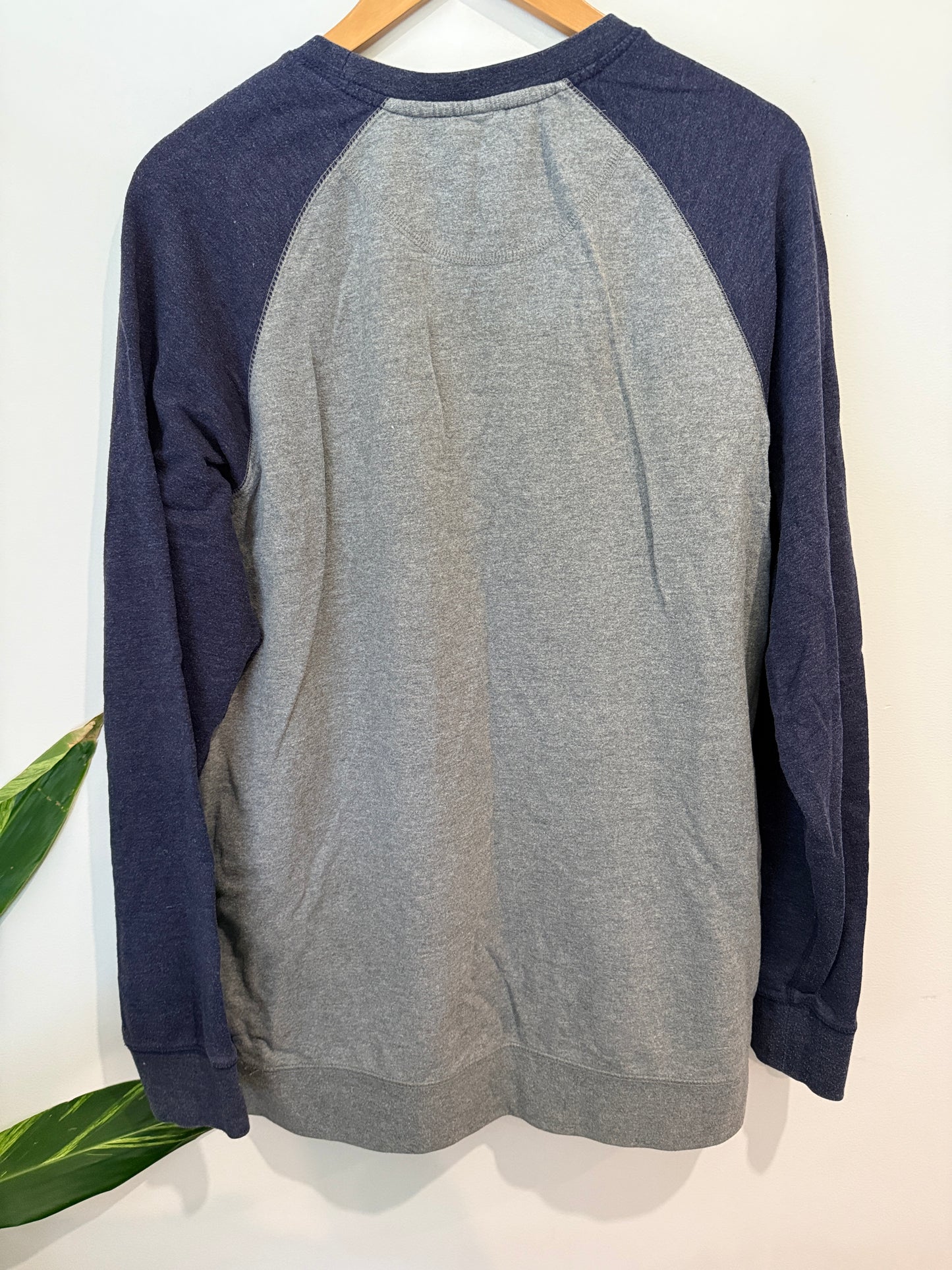 Brand Unknown Raglan-sleeve Crewneck Sweatshirt Size XL | U/Arm to U/Arm 60cm