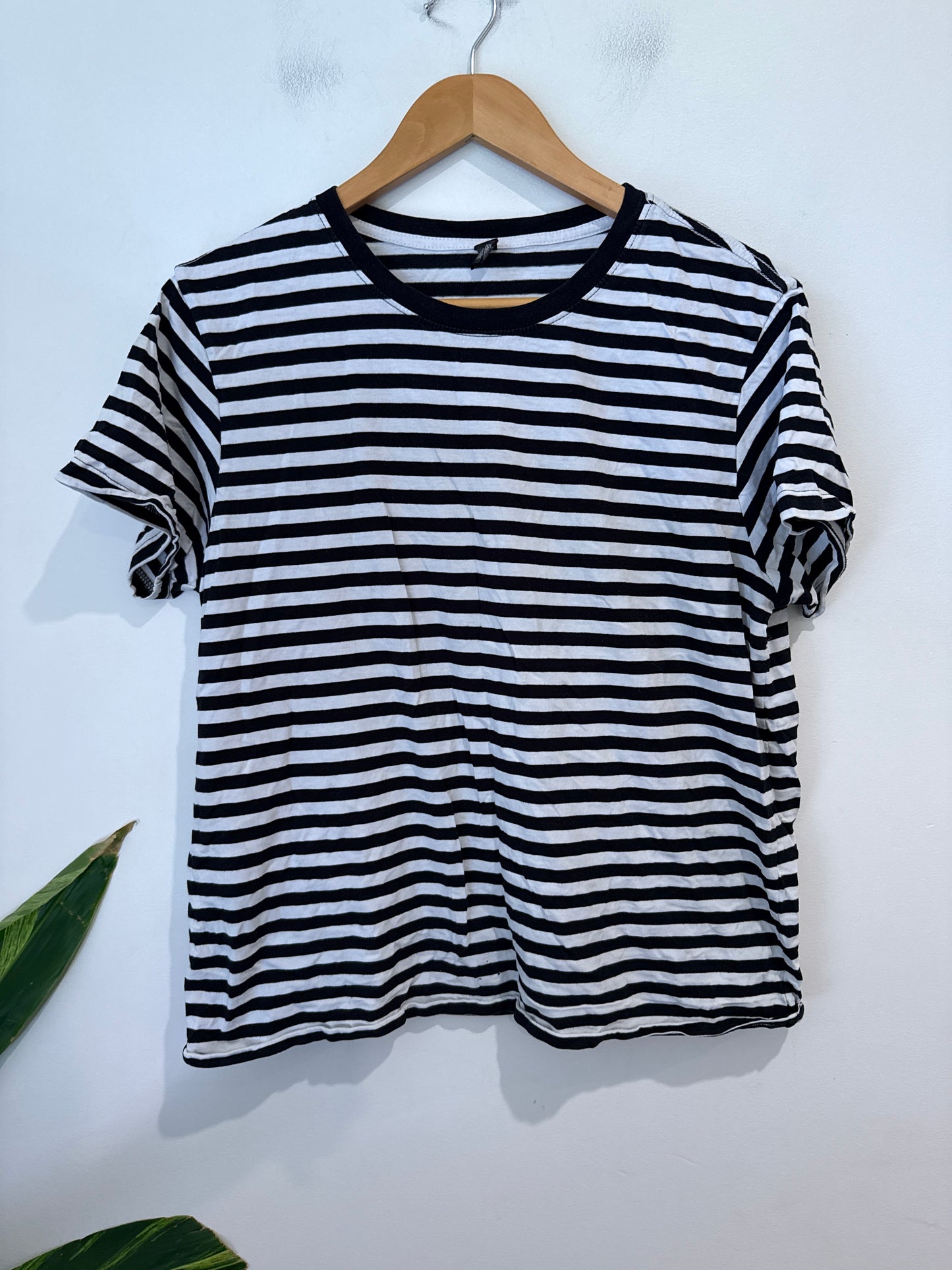 Brand Unknown Size L | U/Arm to U/Arm 54cm Striped Tee