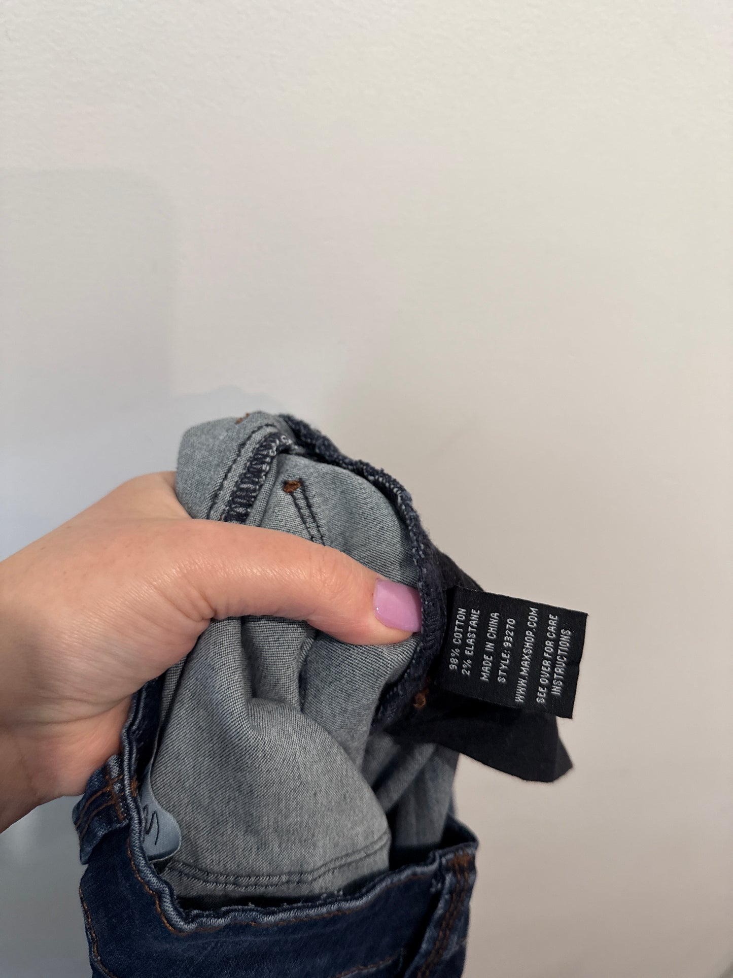 98% Cotton
2% Elastane