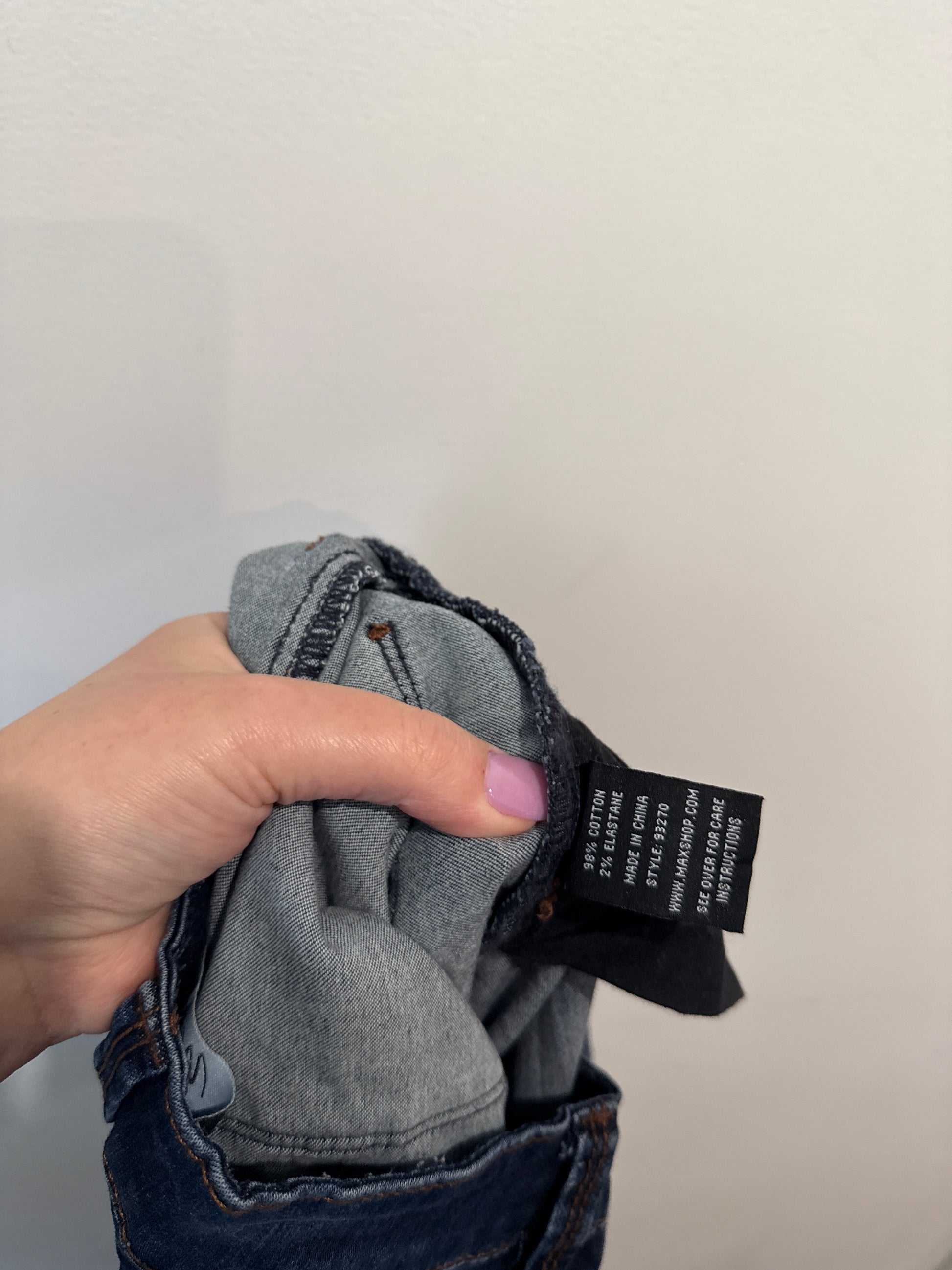 98% Cotton
2% Elastane