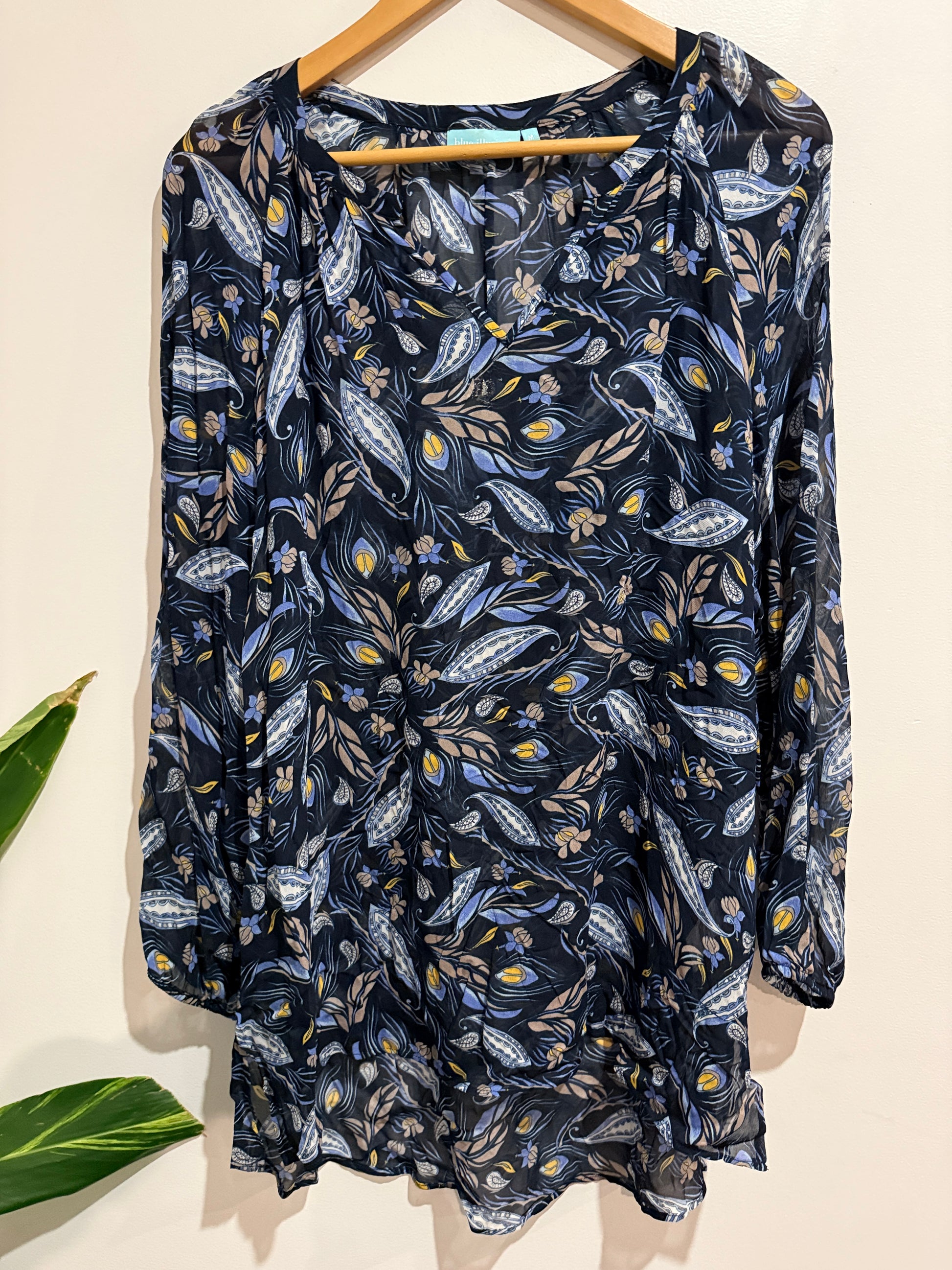Blue Illusion Size M Navy Paisley Print Blouse