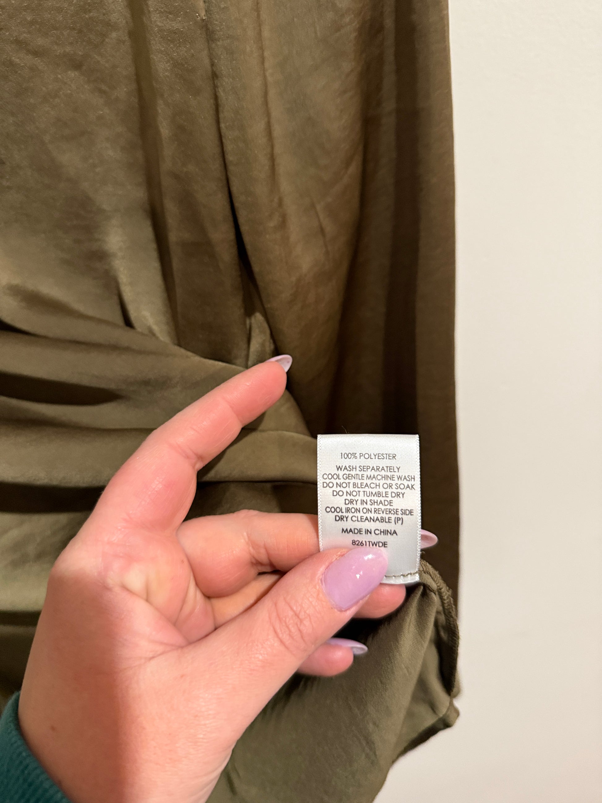 Decjuba Size 10 Olive Satin Zip Front Top