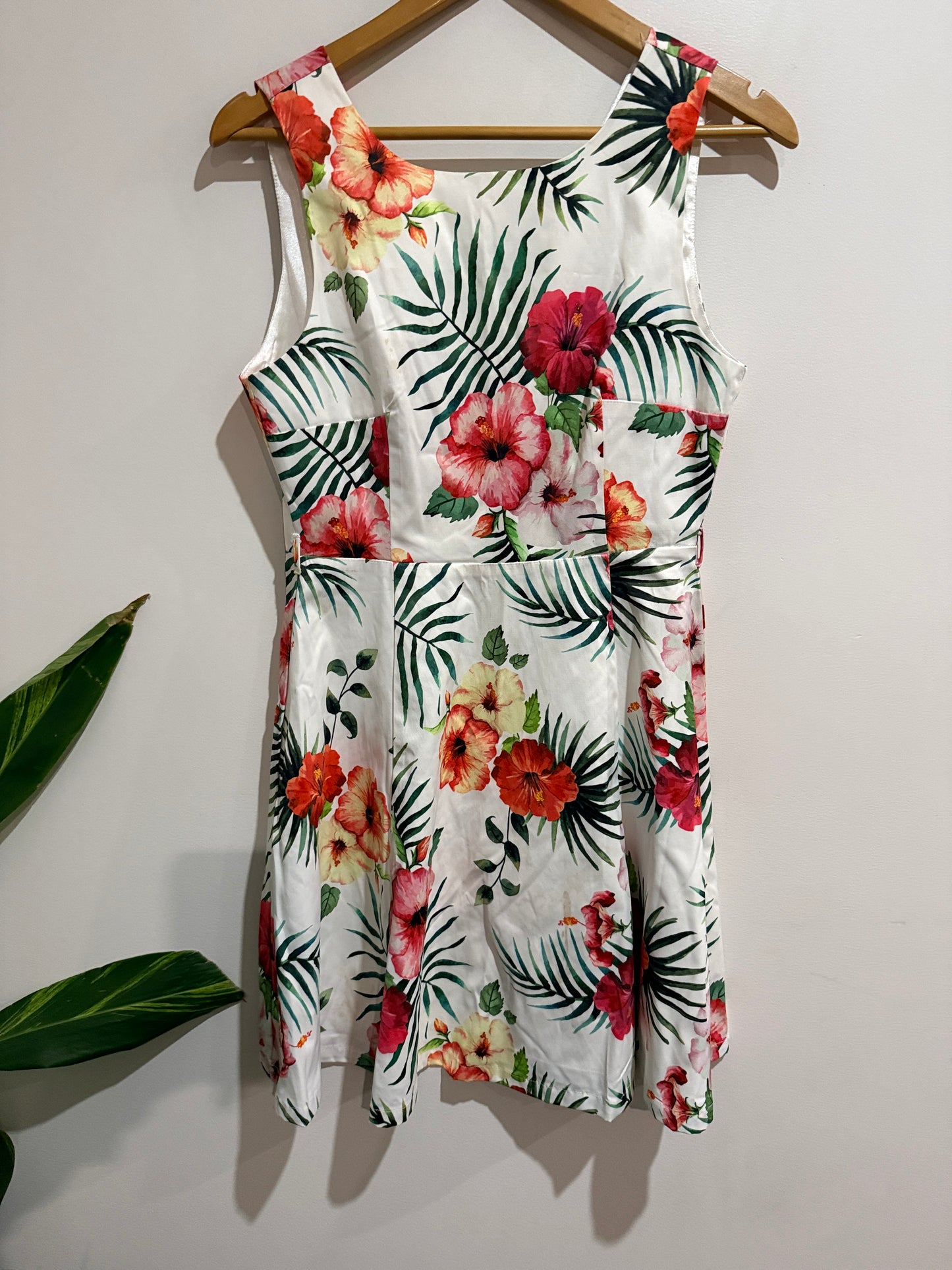 Pagani Size 10 White Tropical Print Dress