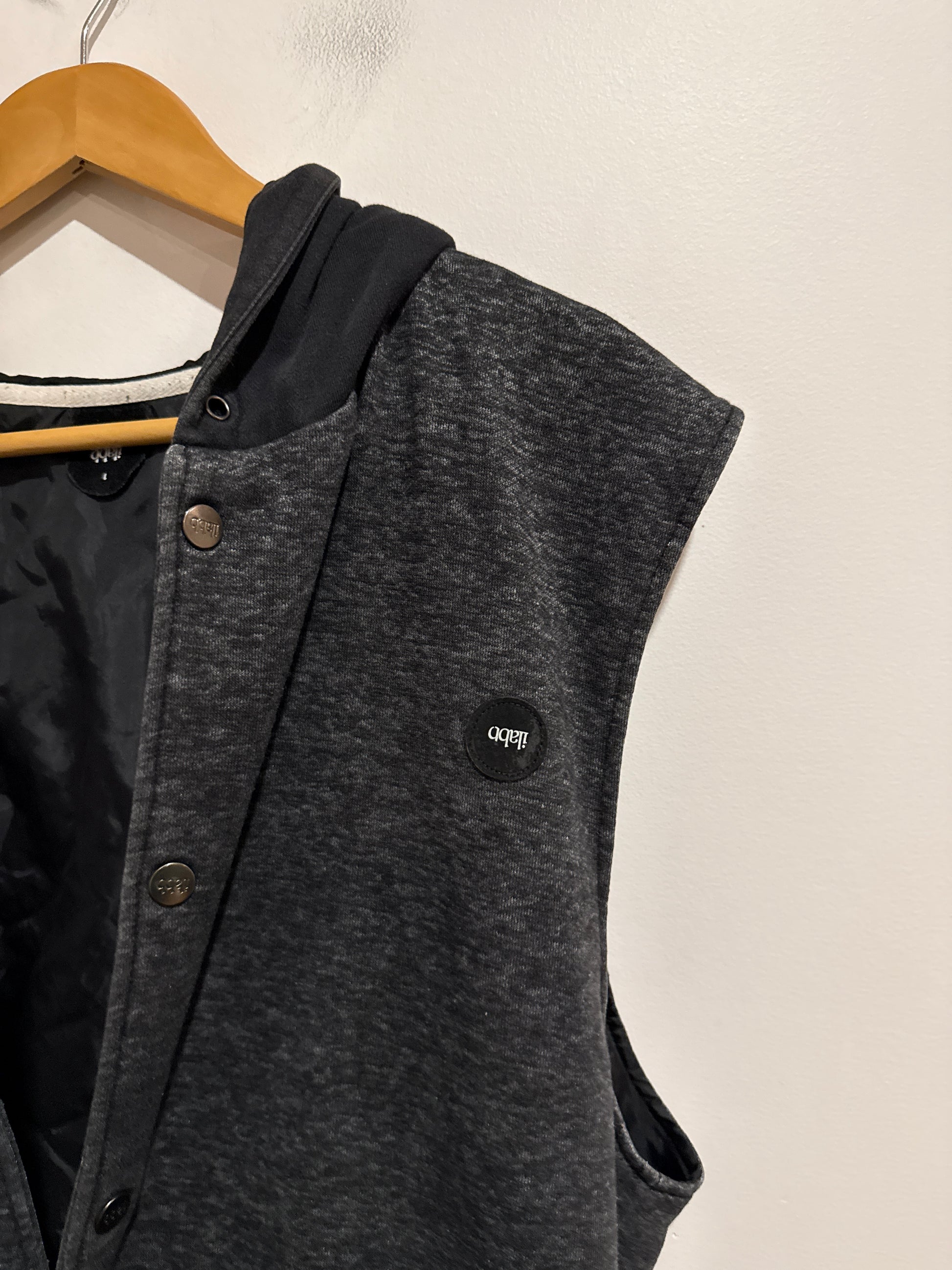 Ilabb Size L Grey Black Sleeveless Hooded Vest