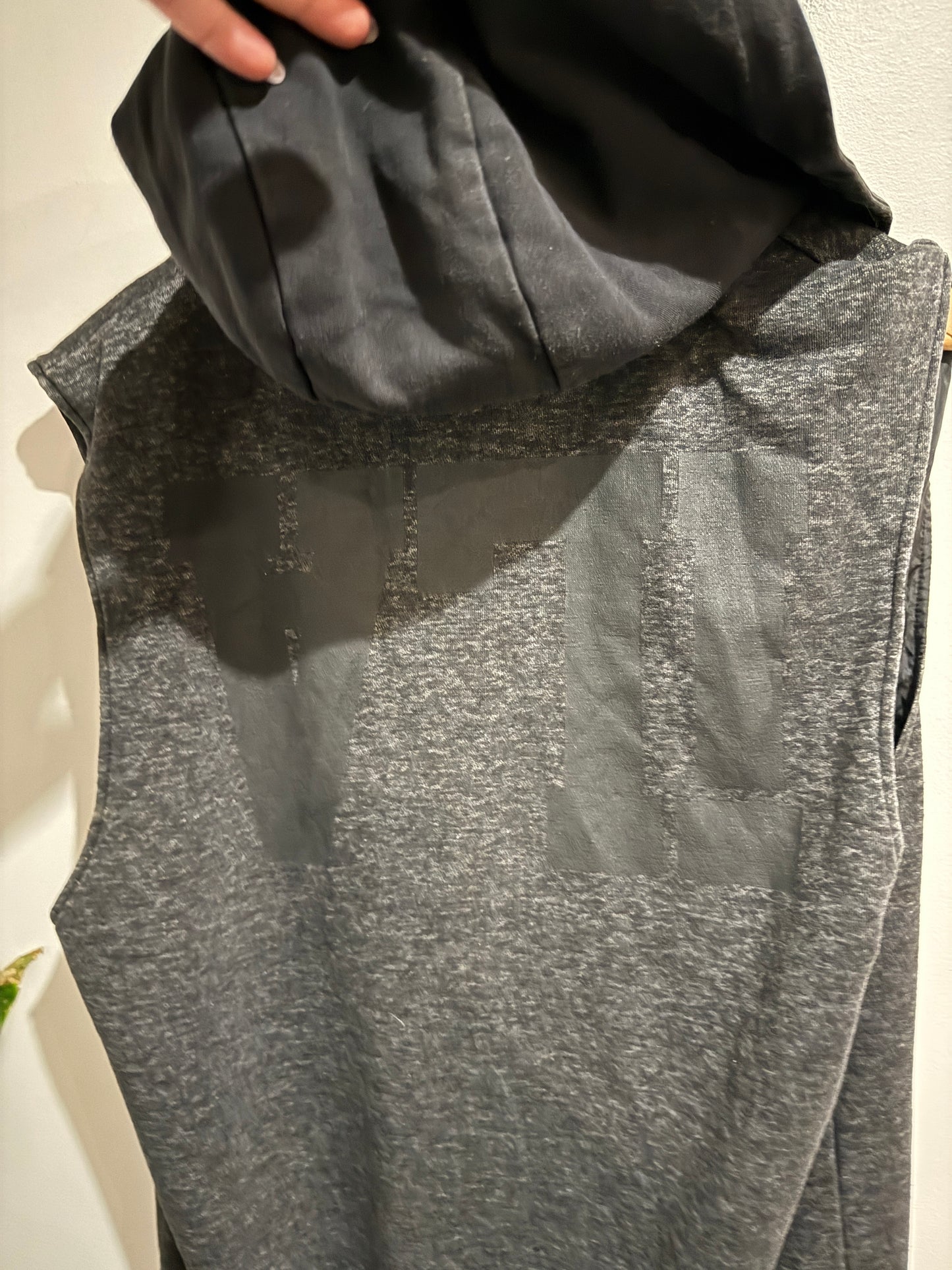 Ilabb Size L Grey Black Sleeveless Hooded Vest