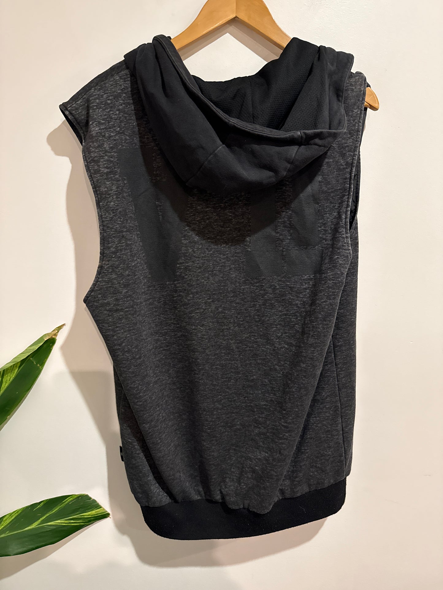 Ilabb Size L Grey Black Sleeveless Hooded Vest