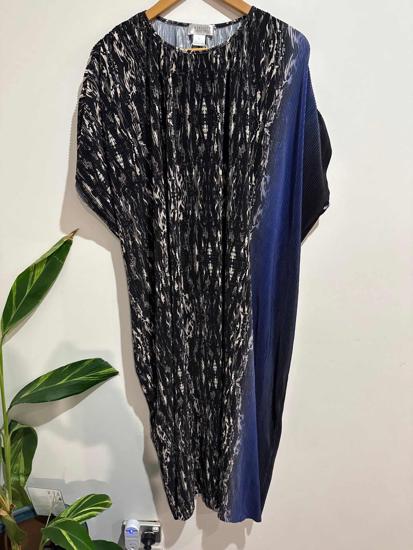Refinity Crinkle Midi Dress Size L