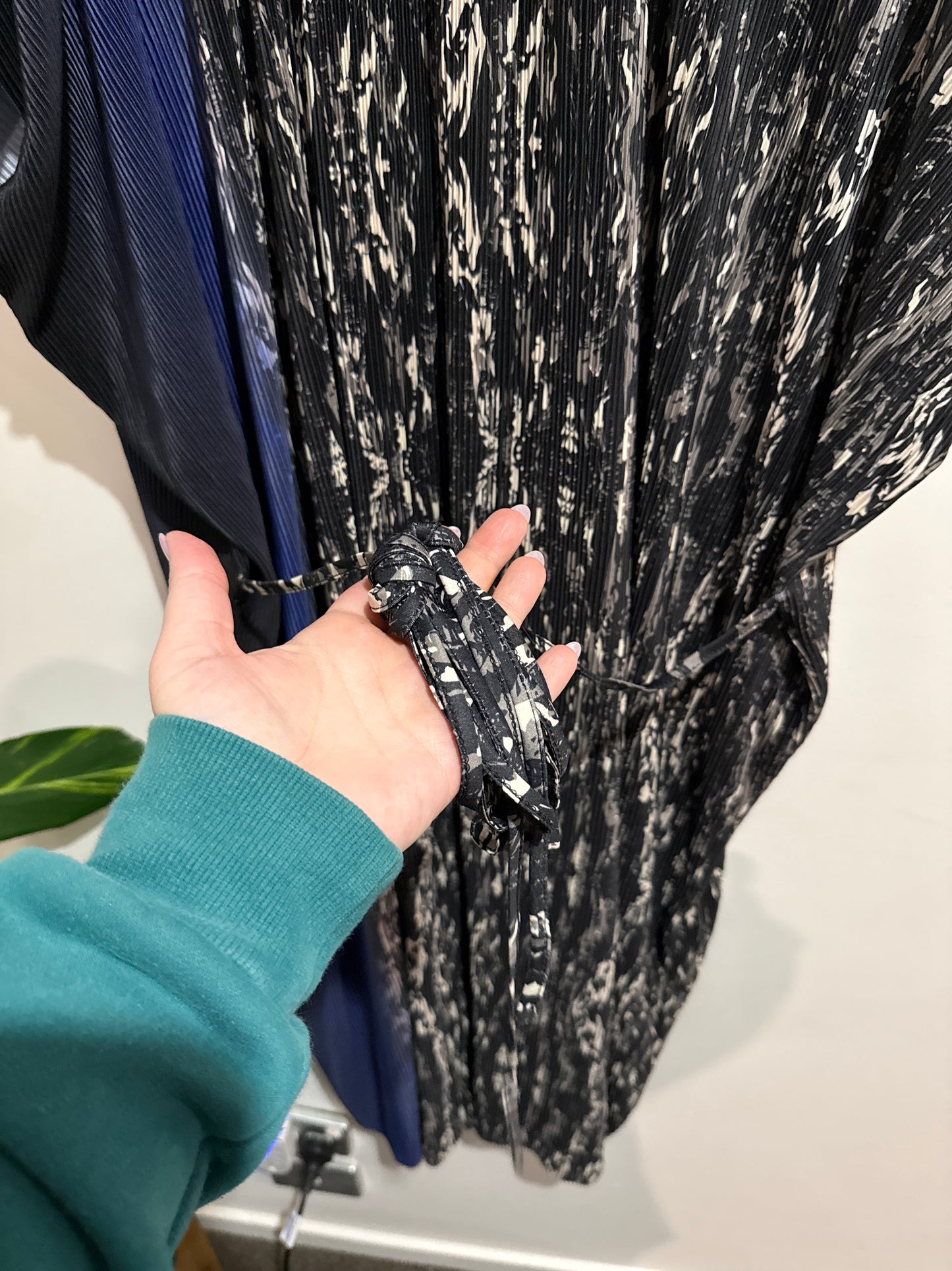Refinity Crinkle Midi Dress Size L