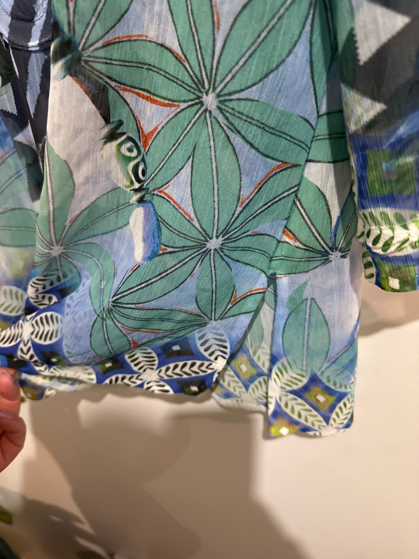 Seven Sisters Printed Silk Top Size 2 | U/Arm to U/Arm 48cm