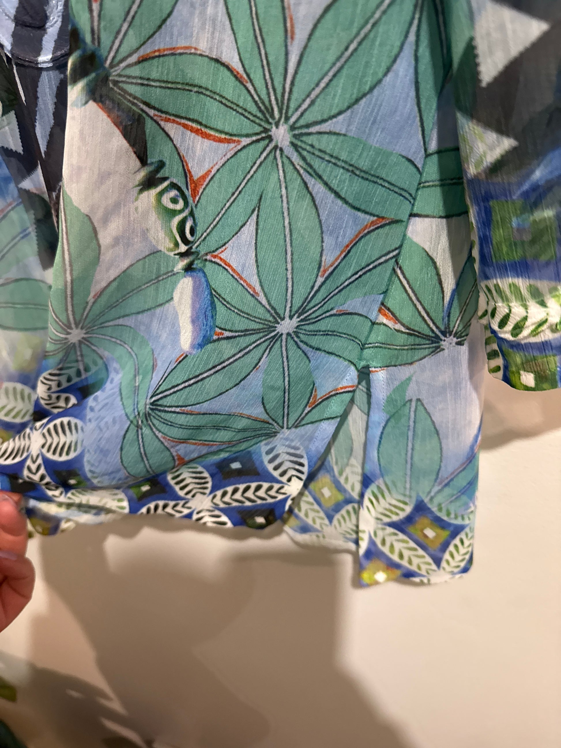 Seven Sisters Printed Silk Top Size 2 | U/Arm to U/Arm 48cm