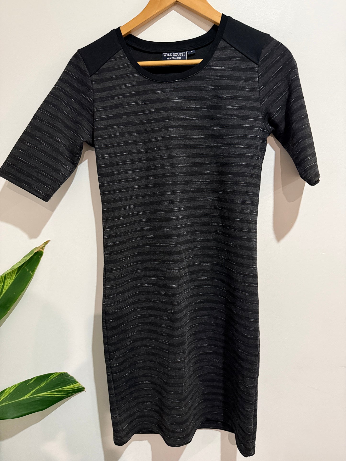 Wild South (Made In NZ) Short Sleeve Knit Dress Size 8