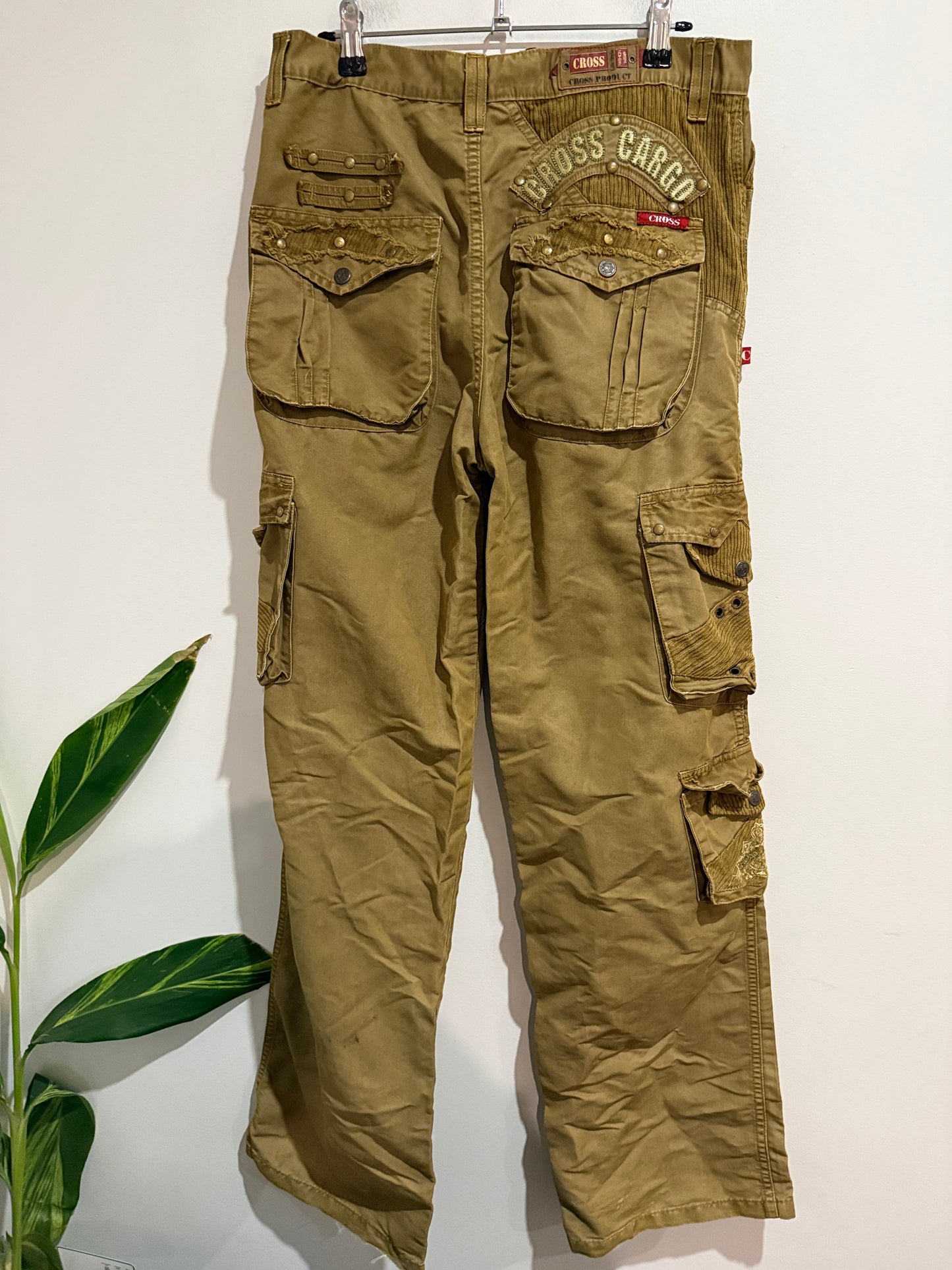 Cross Cargo Size 32 | Waist 82cm Studded Pocket Cargo Pants