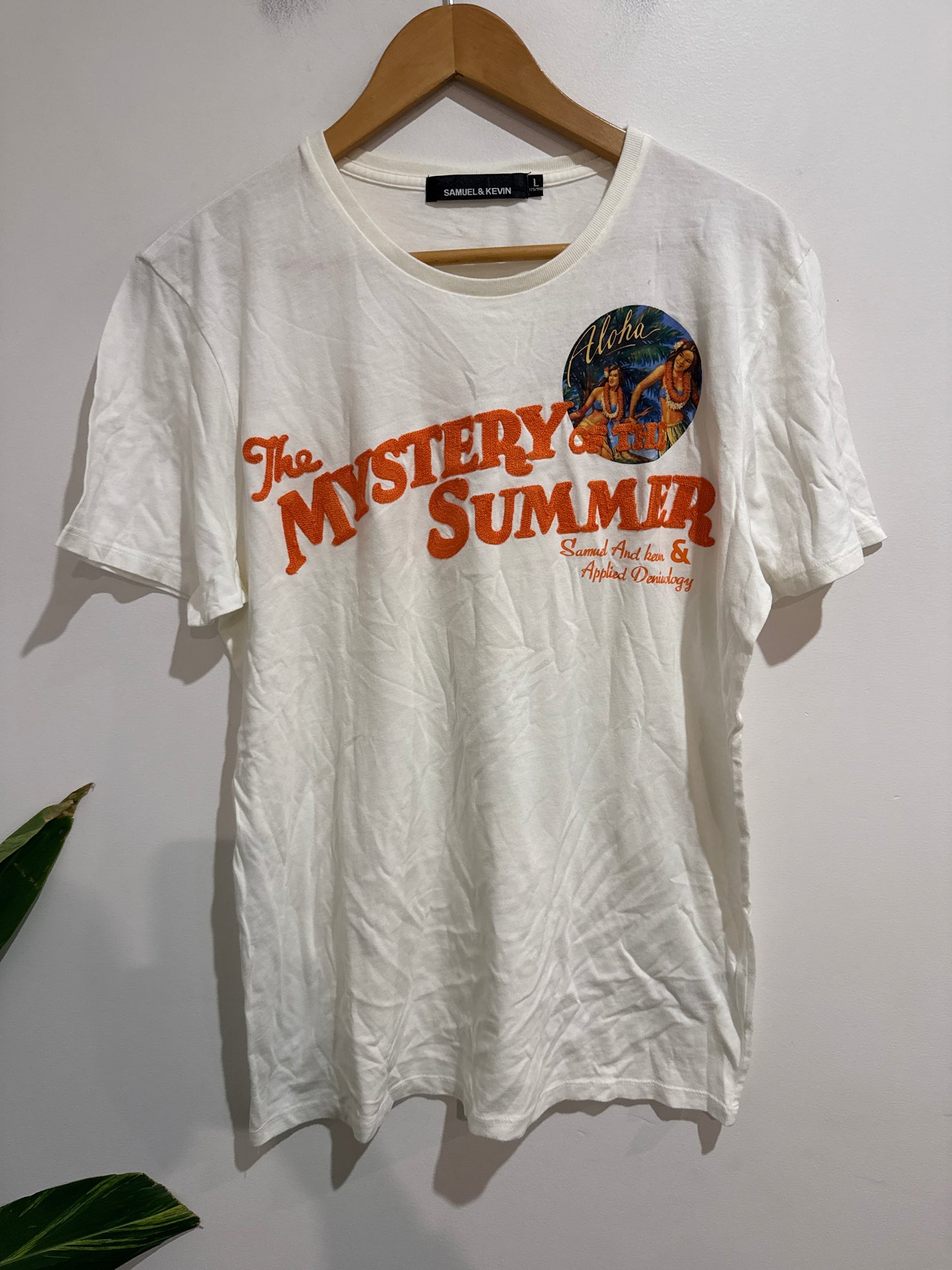 Samuel & Kevin Size L Mystery Of The Summer Graphic Tee
