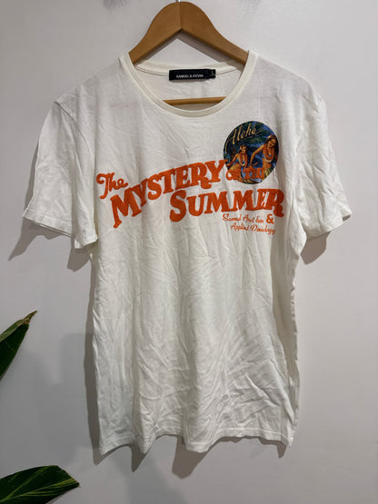 Samuel & Kevin Size L Mystery Of The Summer Graphic Tee