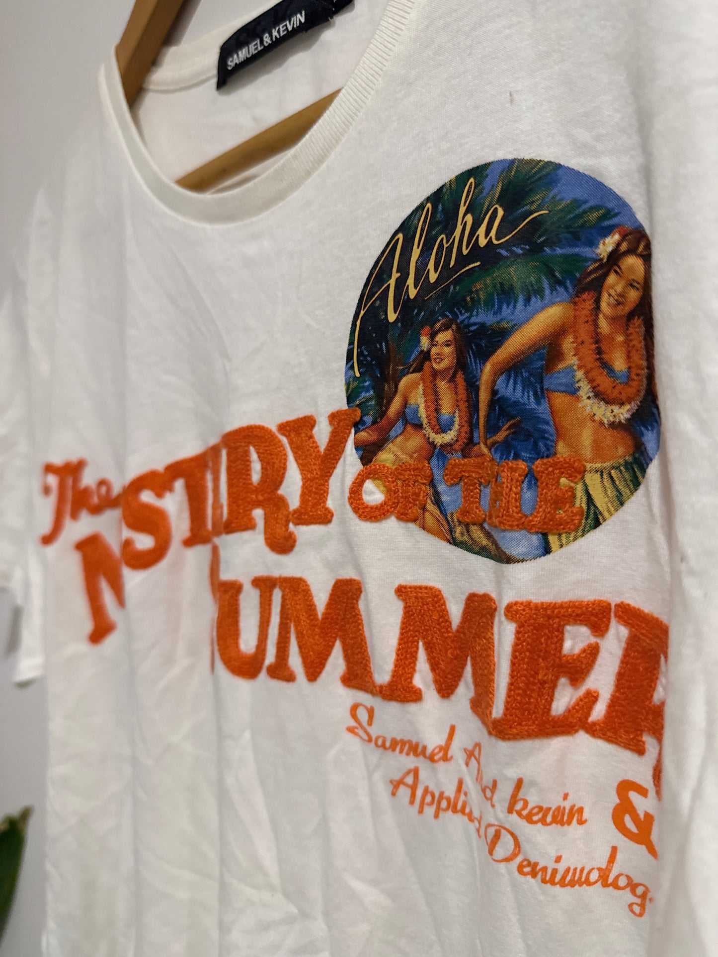 Samuel & Kevin Size L Mystery Of The Summer Graphic Tee