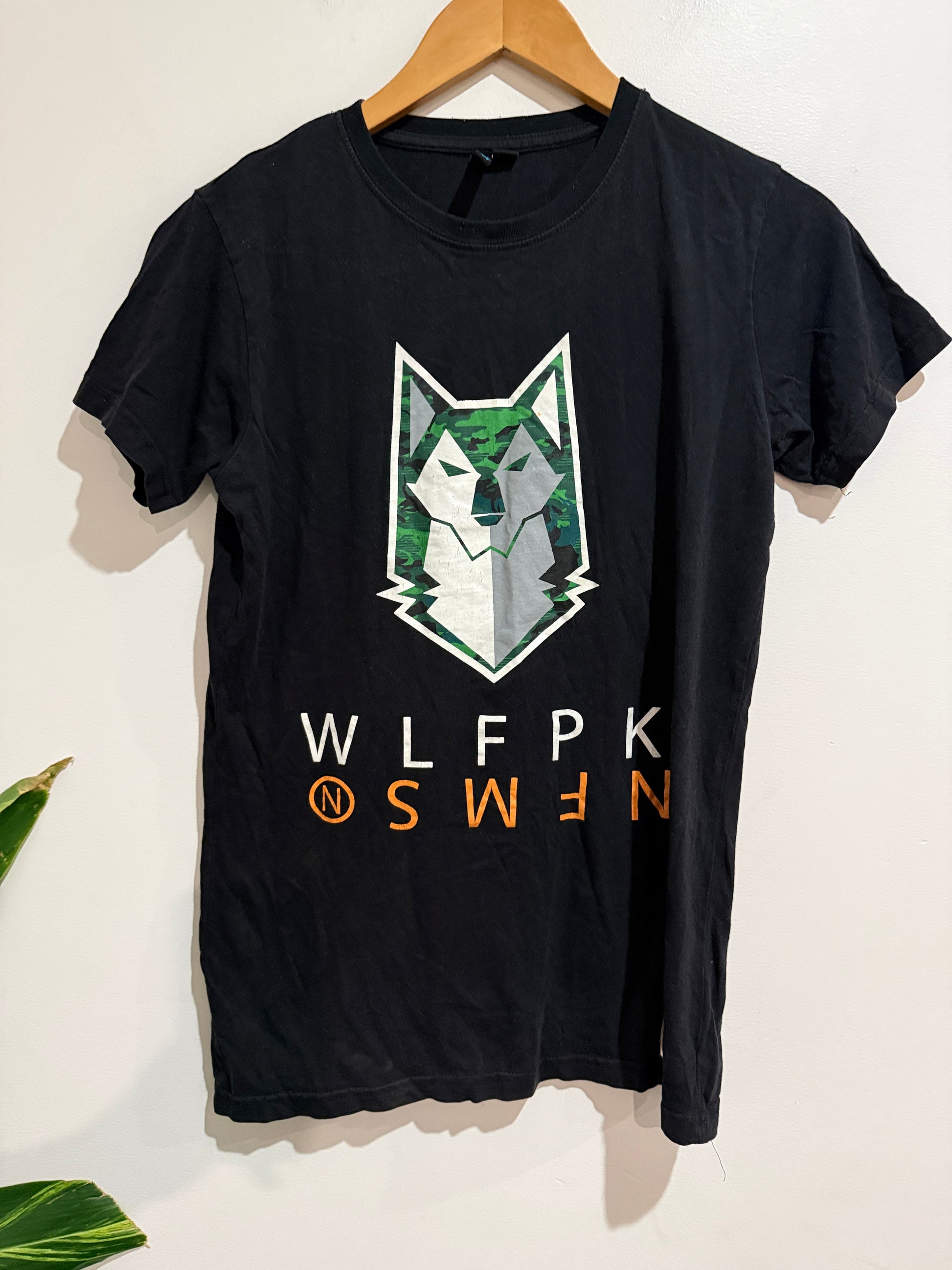 Brand Unknown Size 10Y Wolf Pack Graphic Tee